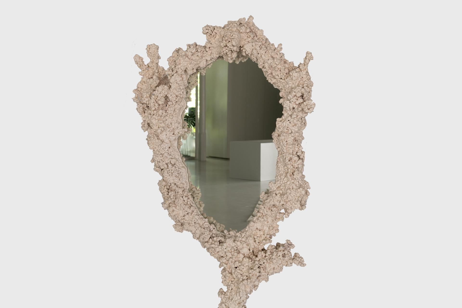 Contemporary Mirror, Recyceltes Aluminium, Harz und Stahl, Elissa Lacoste, Modern  (Französisch) im Angebot