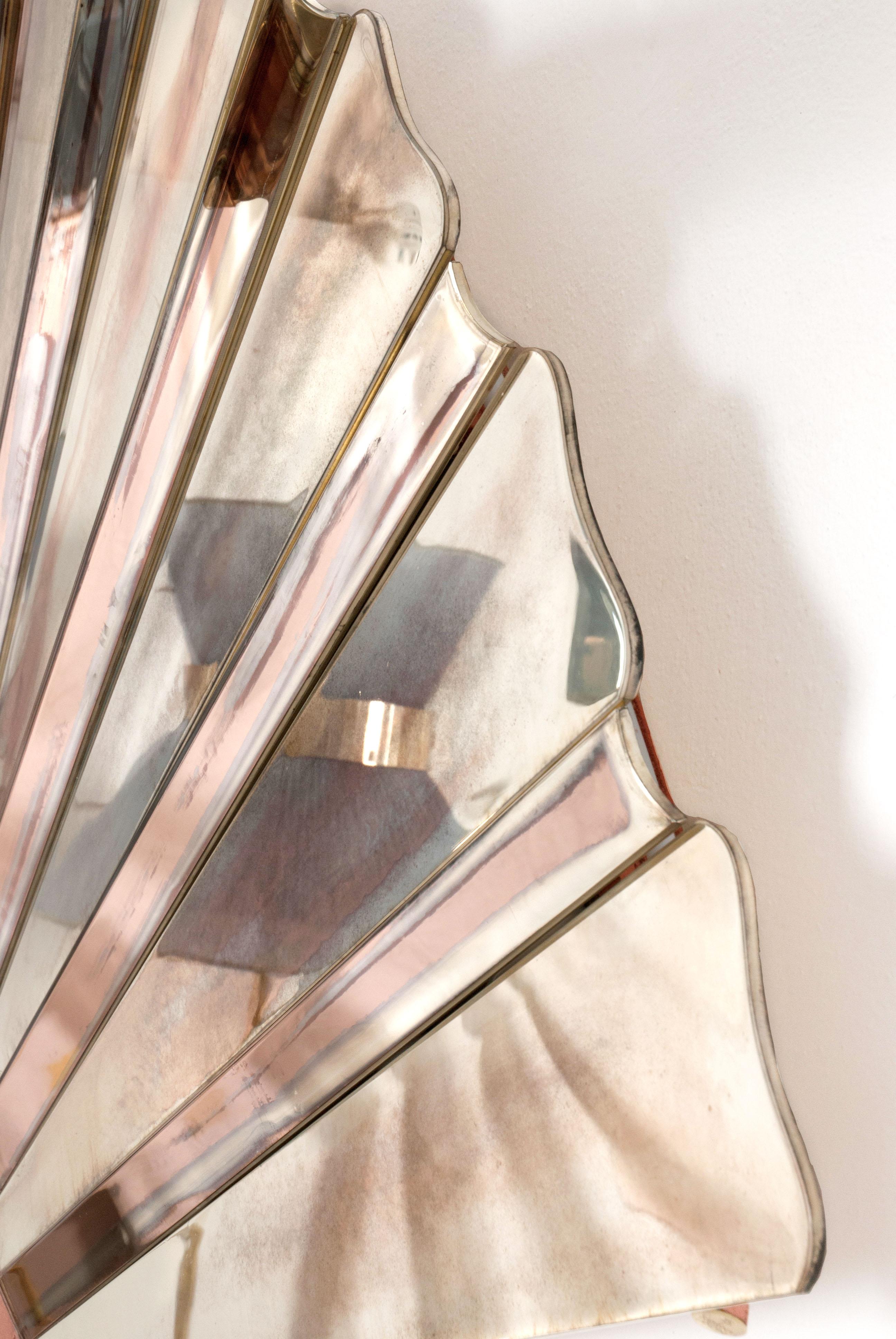 XXIe siècle et contemporain Miroir contemporain, éventail mural à trois dimensions, dalles en verre argenté, laiton en vente