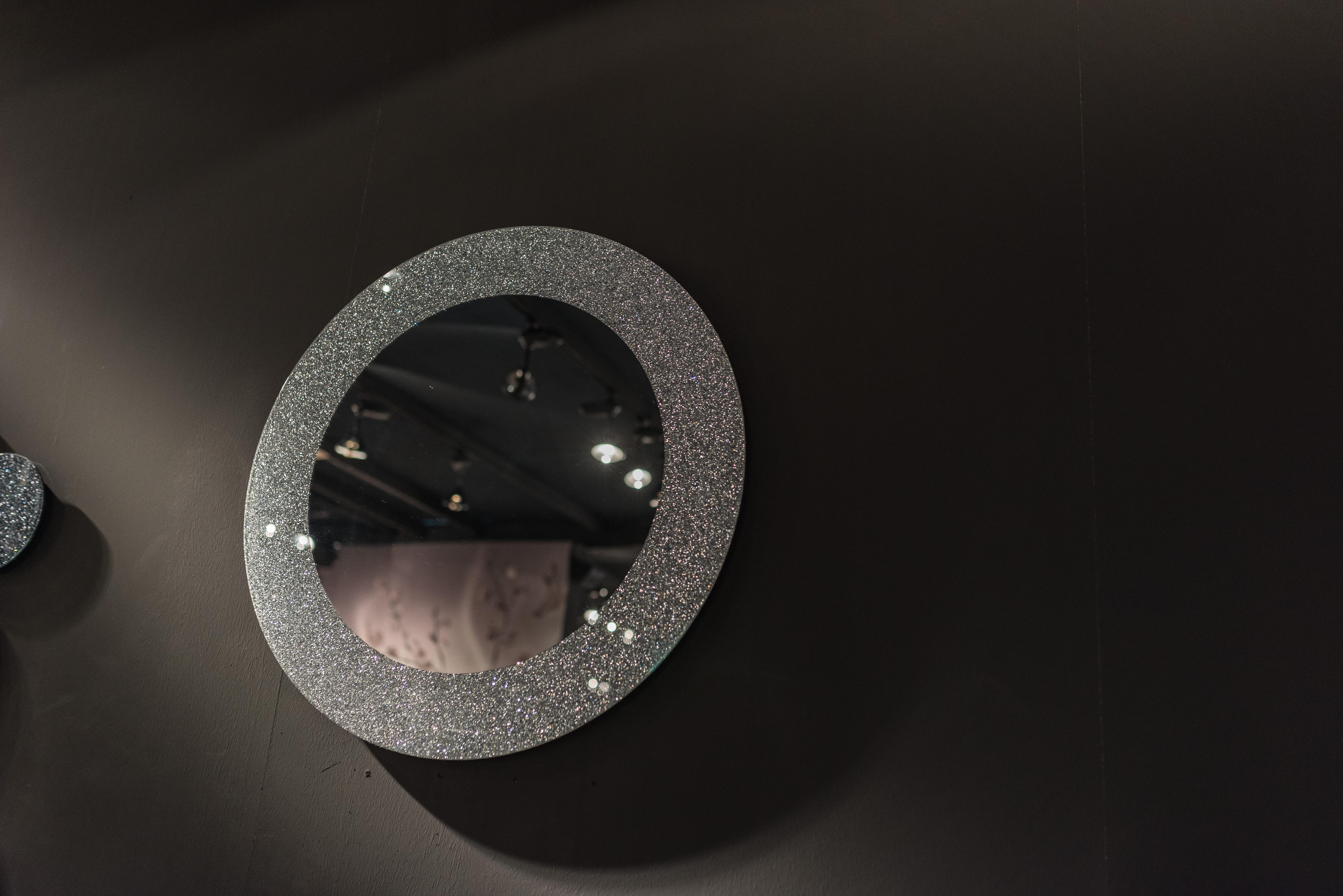 Zeitgenössischer Spiegel Venus, runde Form, in Glas, Italien (Handgefertigt) im Angebot