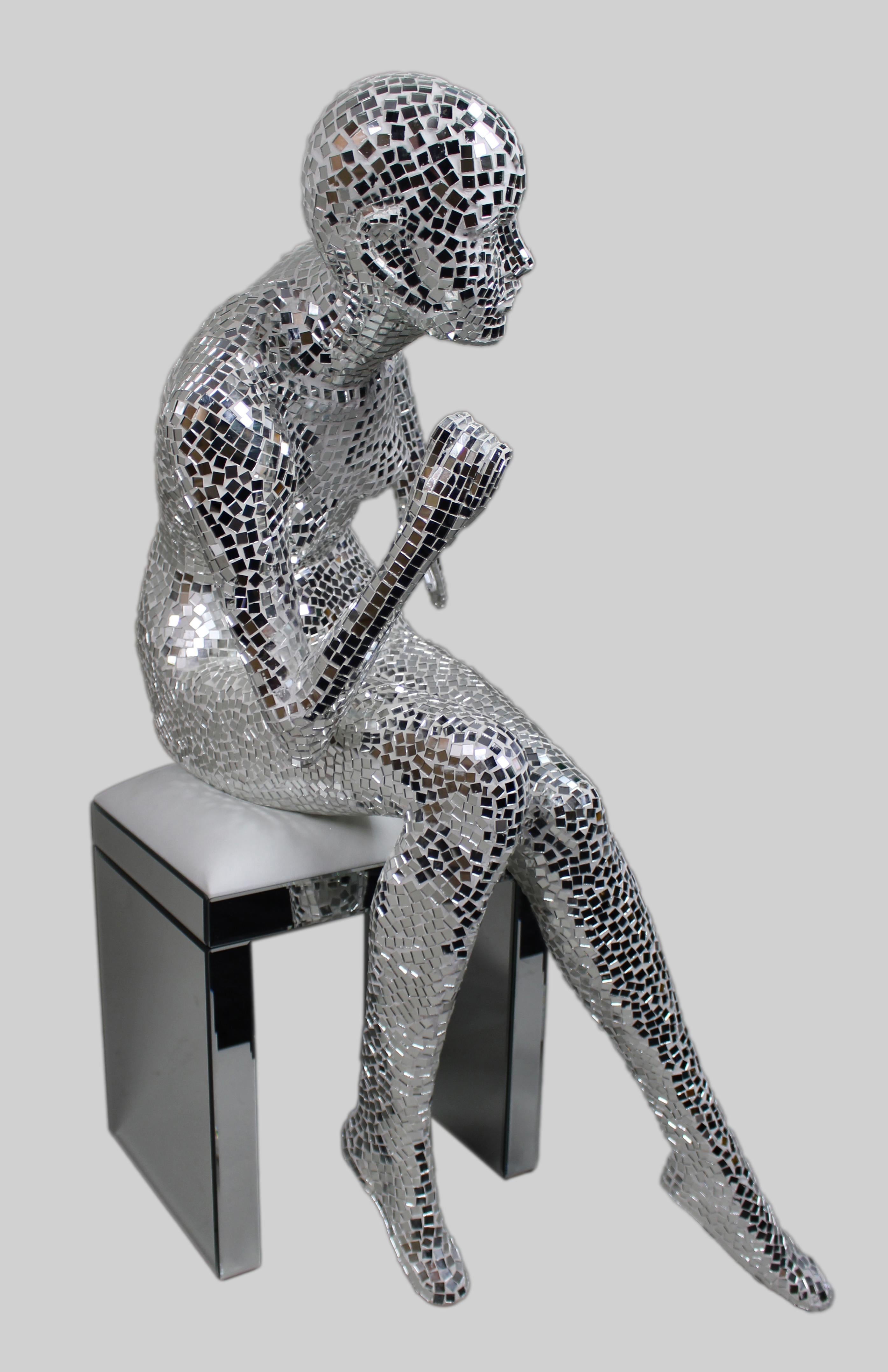 XXI secolo e contemporaneo Scultura femminile contemporanea seduta in mosaico specchiato in vendita