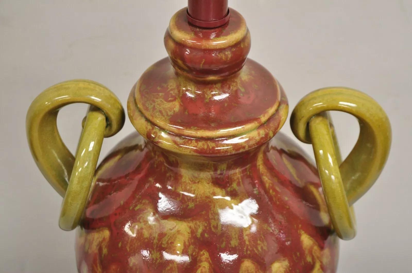 Sconosciuto Lampada da tavolo contemporanea Mission Arts & Crafts in ceramica verde e rossa in vendita