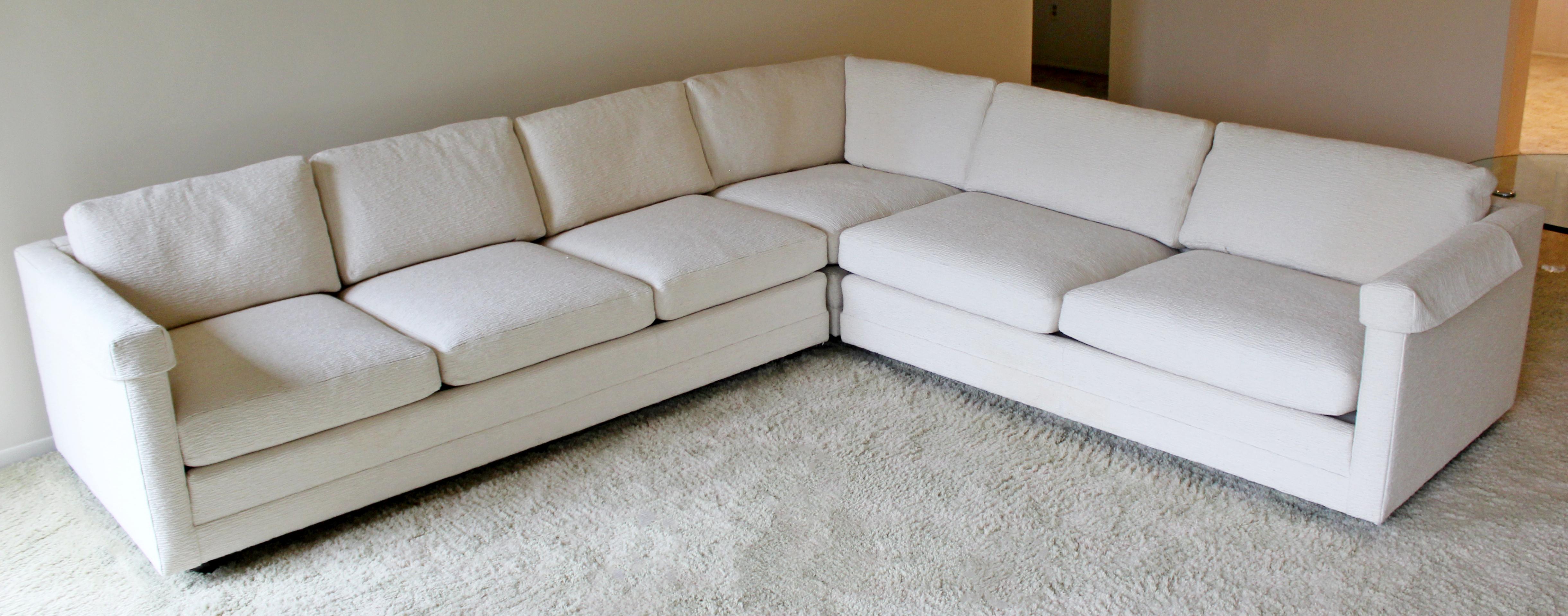 For your consideration is a wonderful, white, L-shaped three-piece sectional sofa, by Henredon, circa 1980s. Amazing chenille upholstrey. In very good condition. The dimensions of each piece are 35