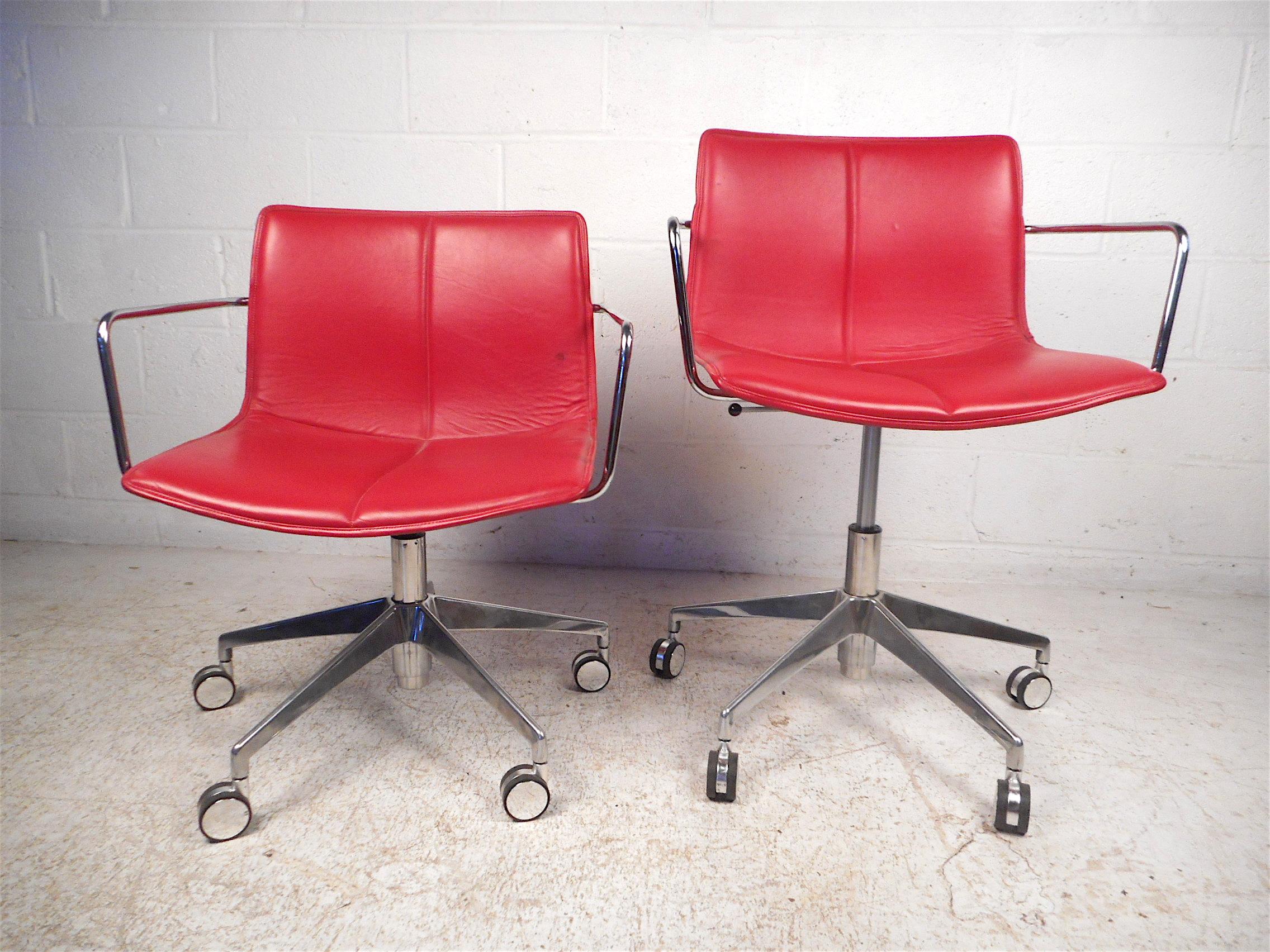 Contemporary Modern Adjustable Swivel Chairs, a Pair In Good Condition In Brooklyn, NY