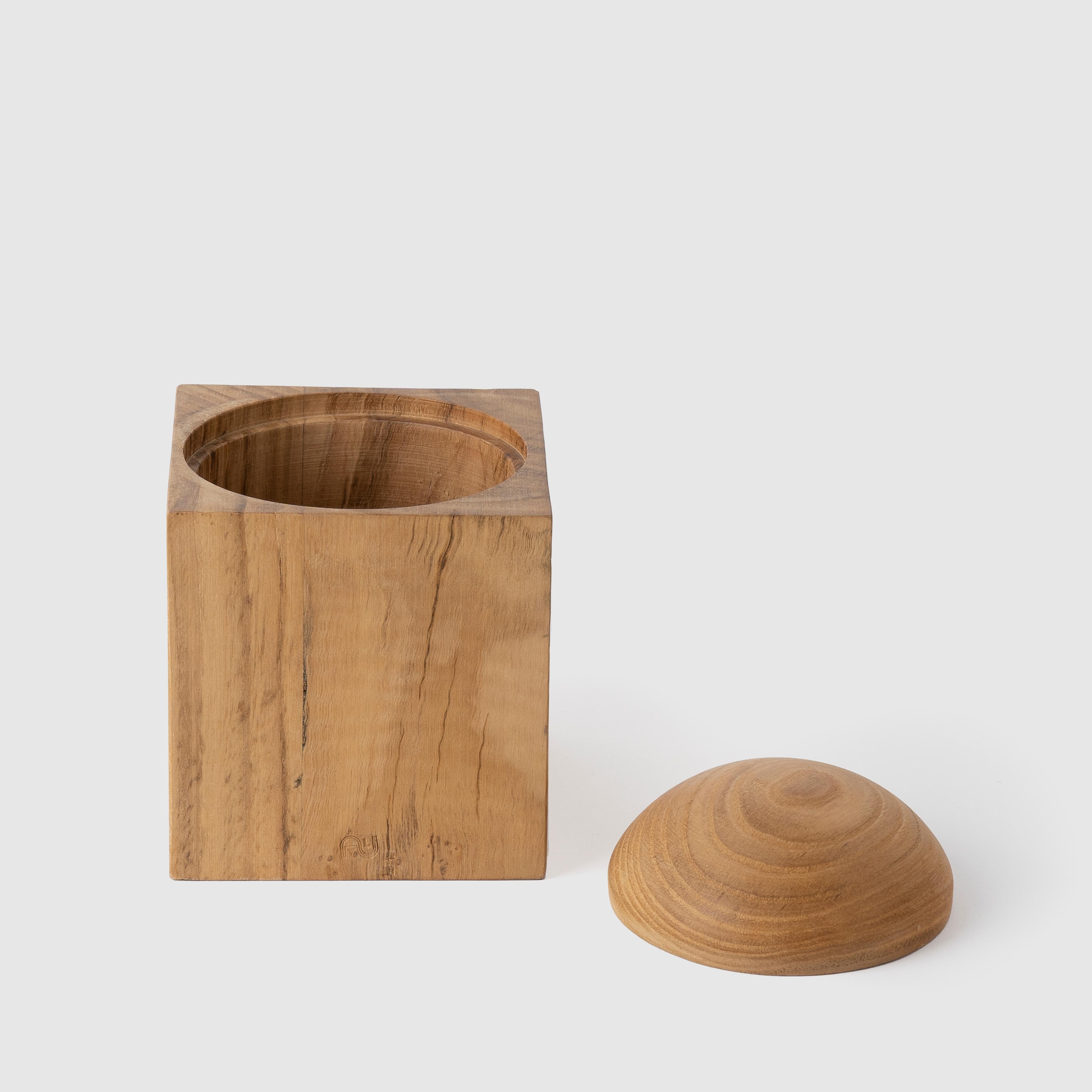 Moderne Modernit contemporaine, Bebek Bote  compartiments unique en bois de chtaignier en vente
