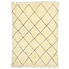 Nouveau tapis marocain Beni Ourain moderne et contemporain de style minimaliste