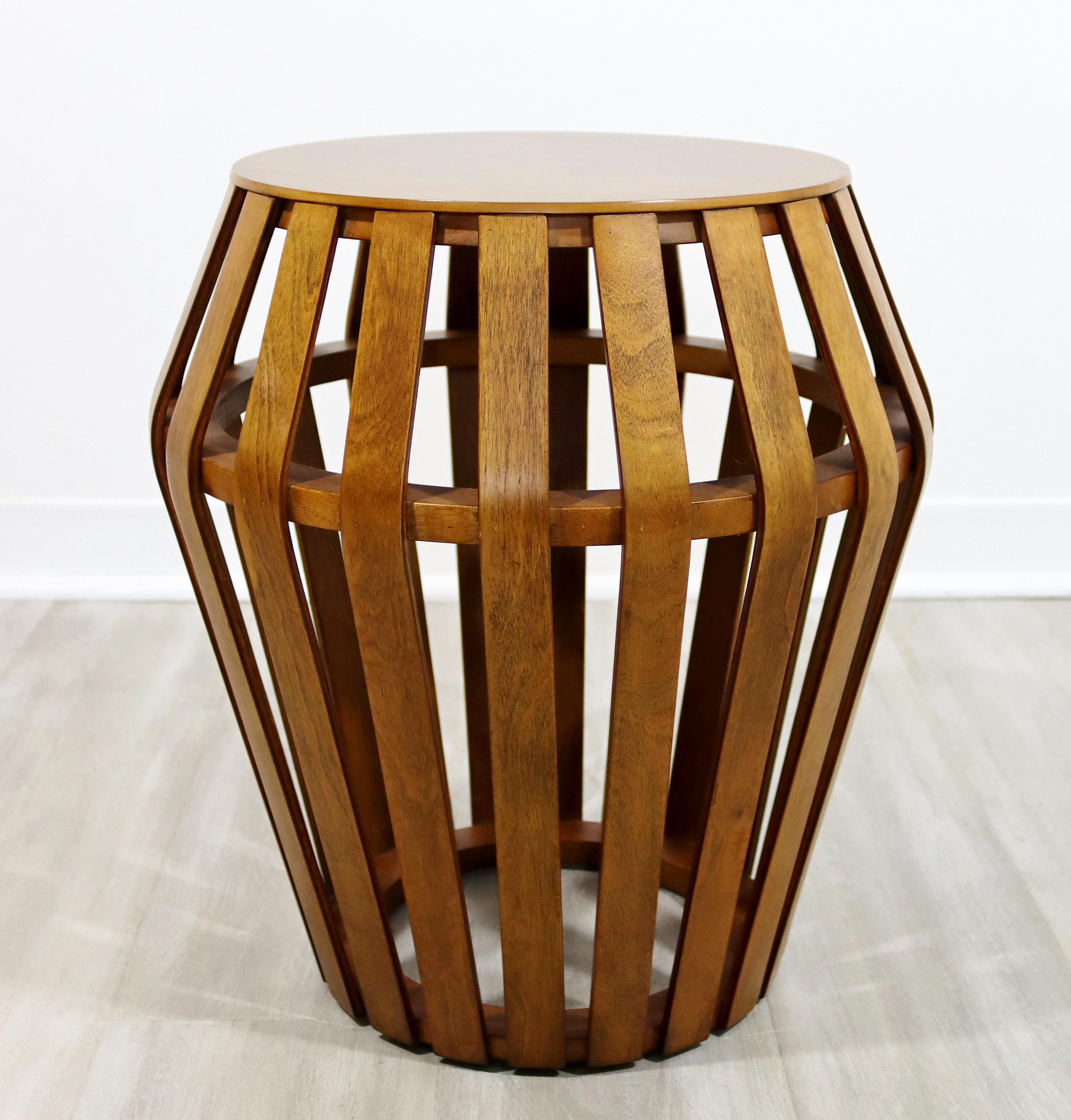 For your consideration is a beautiful, bentwood side end table or short stool. In excellent condition. The dimensions are 16