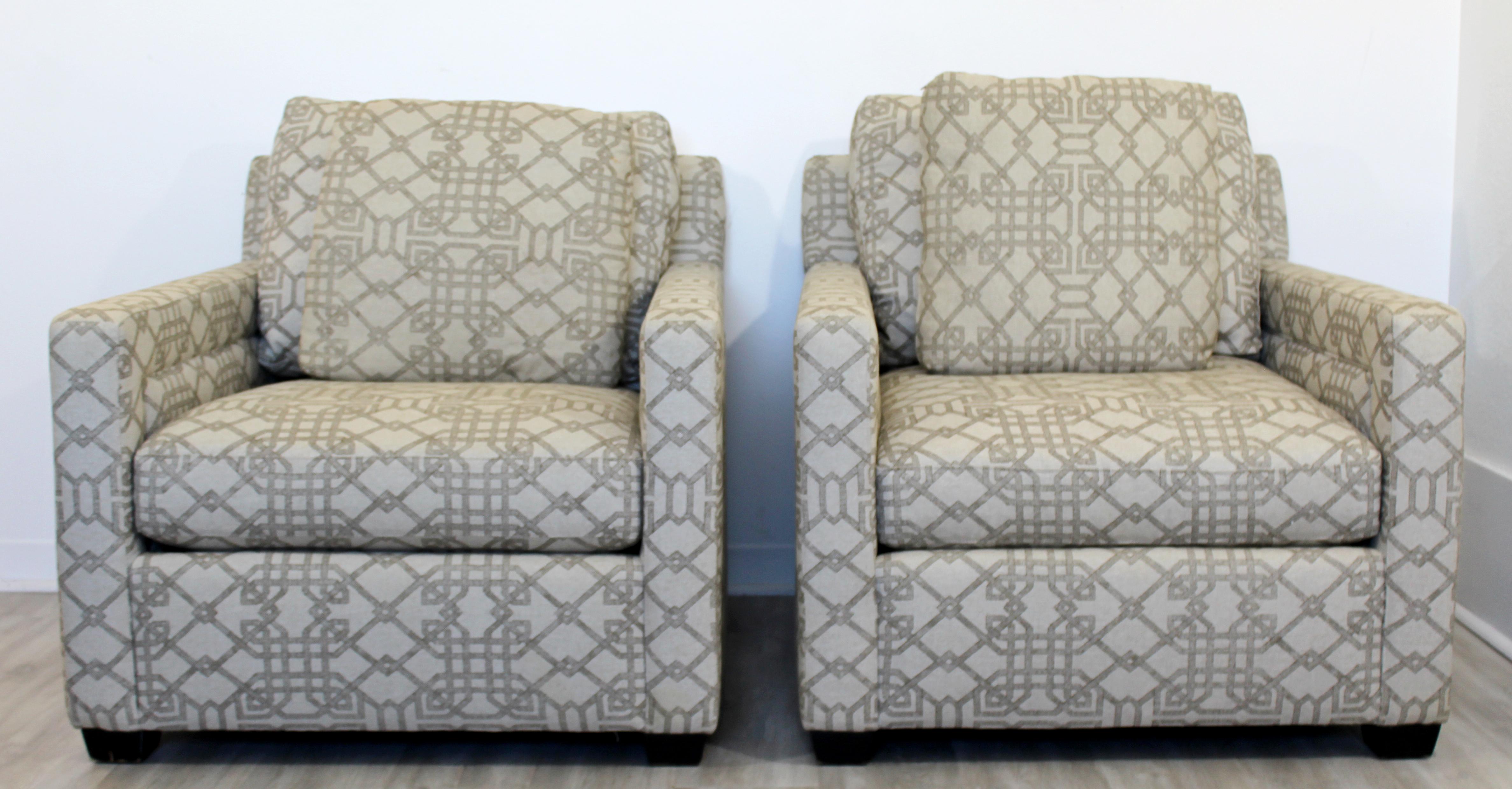 For your consideration is a brilliant pair of lounge armchairs, with a stunning patterned fabric, made in the U.S. by Bernhardt, in the style of Milo Baughman, circa the 1990s. In excellent condition. The dimensions are 33