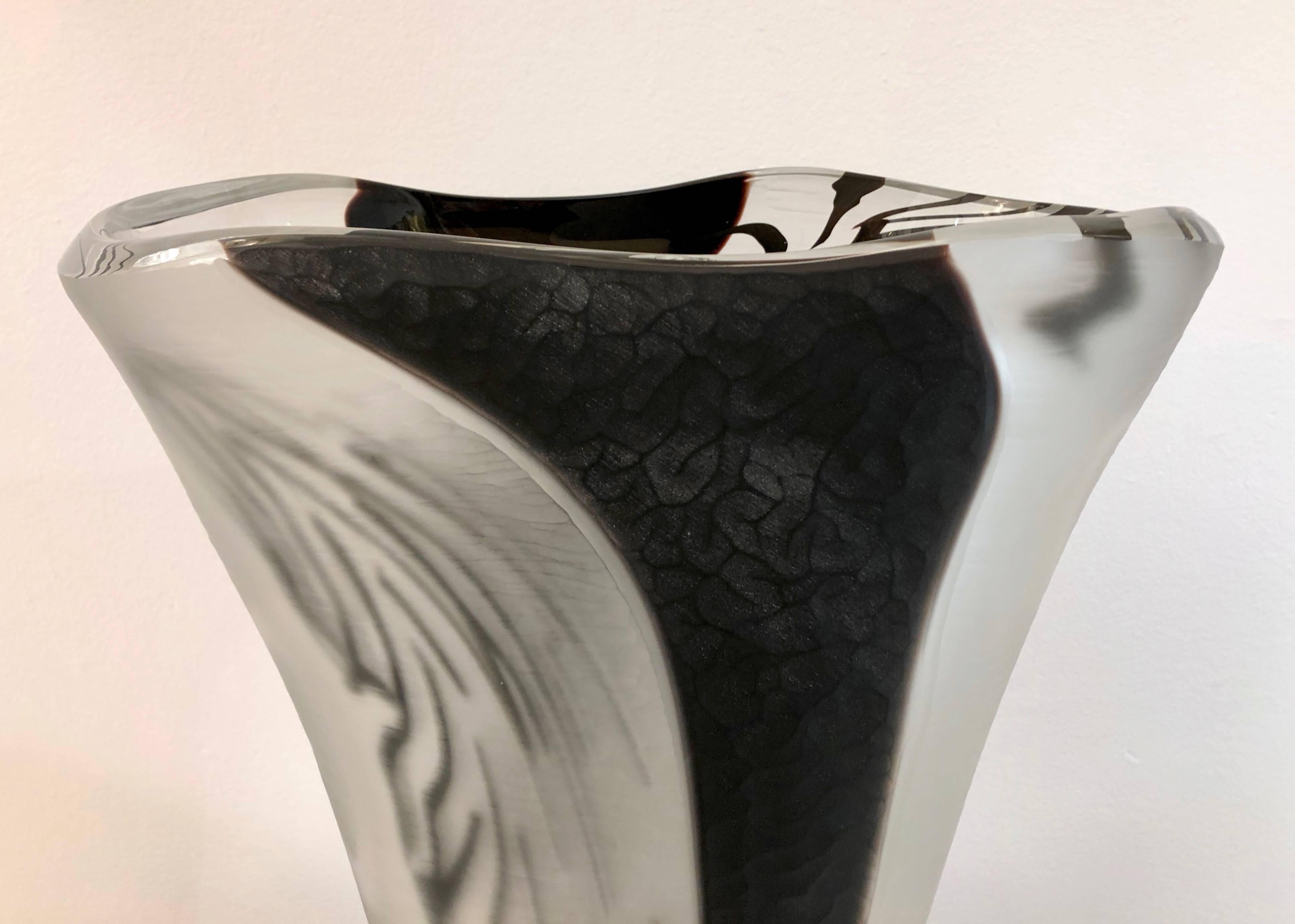 Contemporary Modern Black White and Crystal Clear Murano Glass Sculptural Vase 4