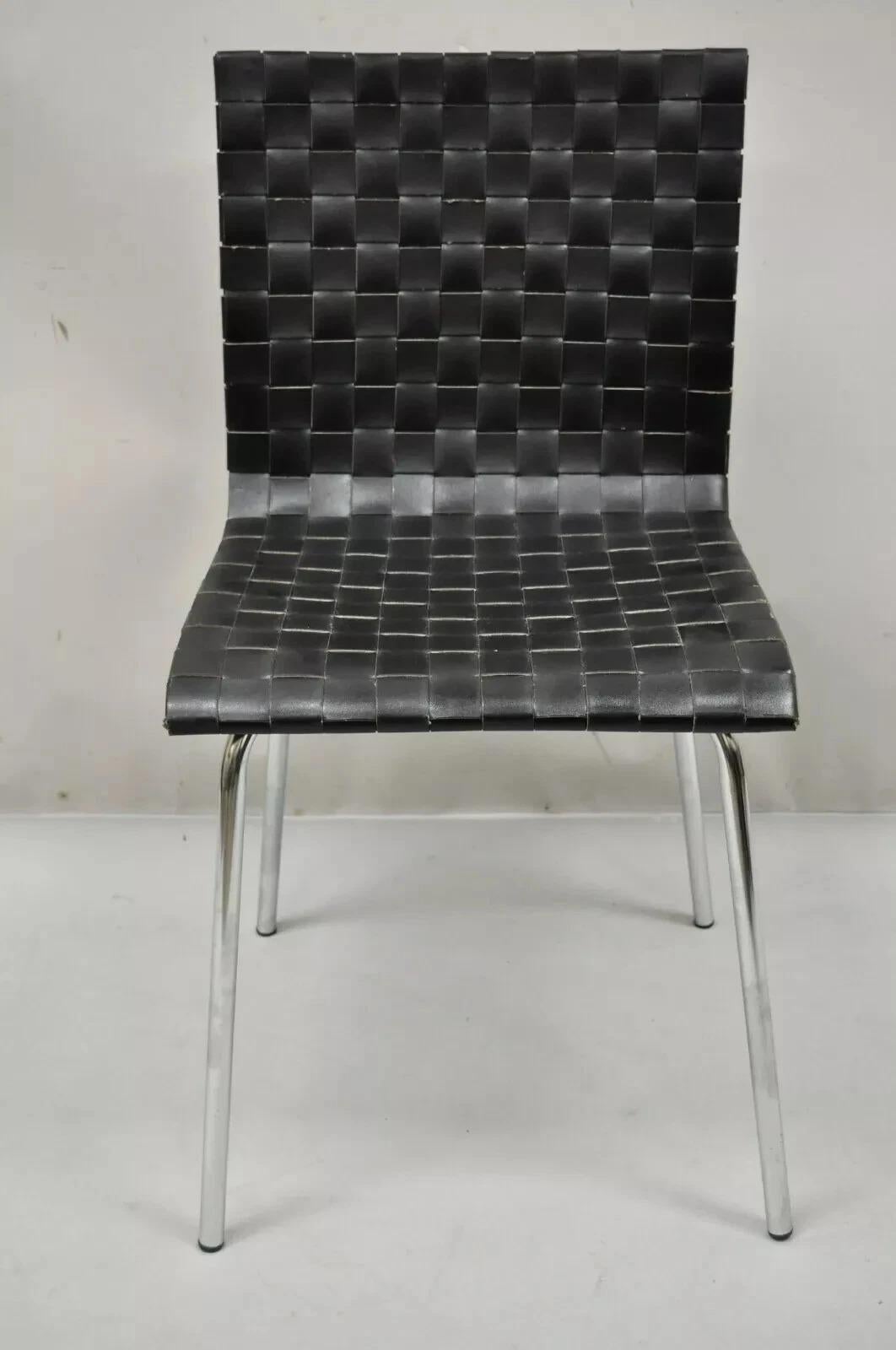 Sillas de Comedor Modernas Contemporáneas de Cuero Negro Tejido y Estructura Cromada - Juego de 4 Moderno de mediados de siglo en venta