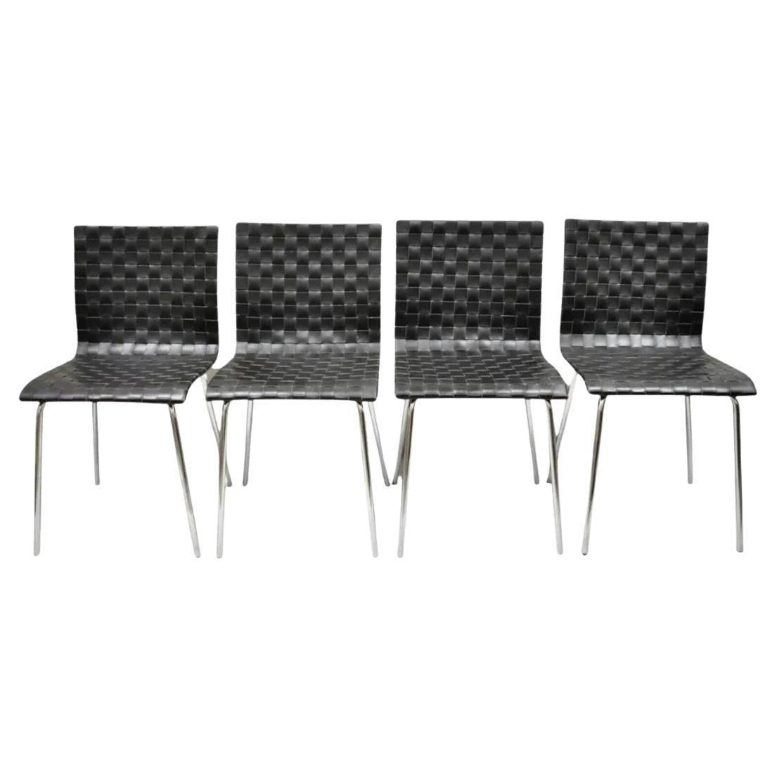 Sillas de Comedor Modernas Contemporáneas de Cuero Negro Tejido y Estructura Cromada - Juego de 4 en venta