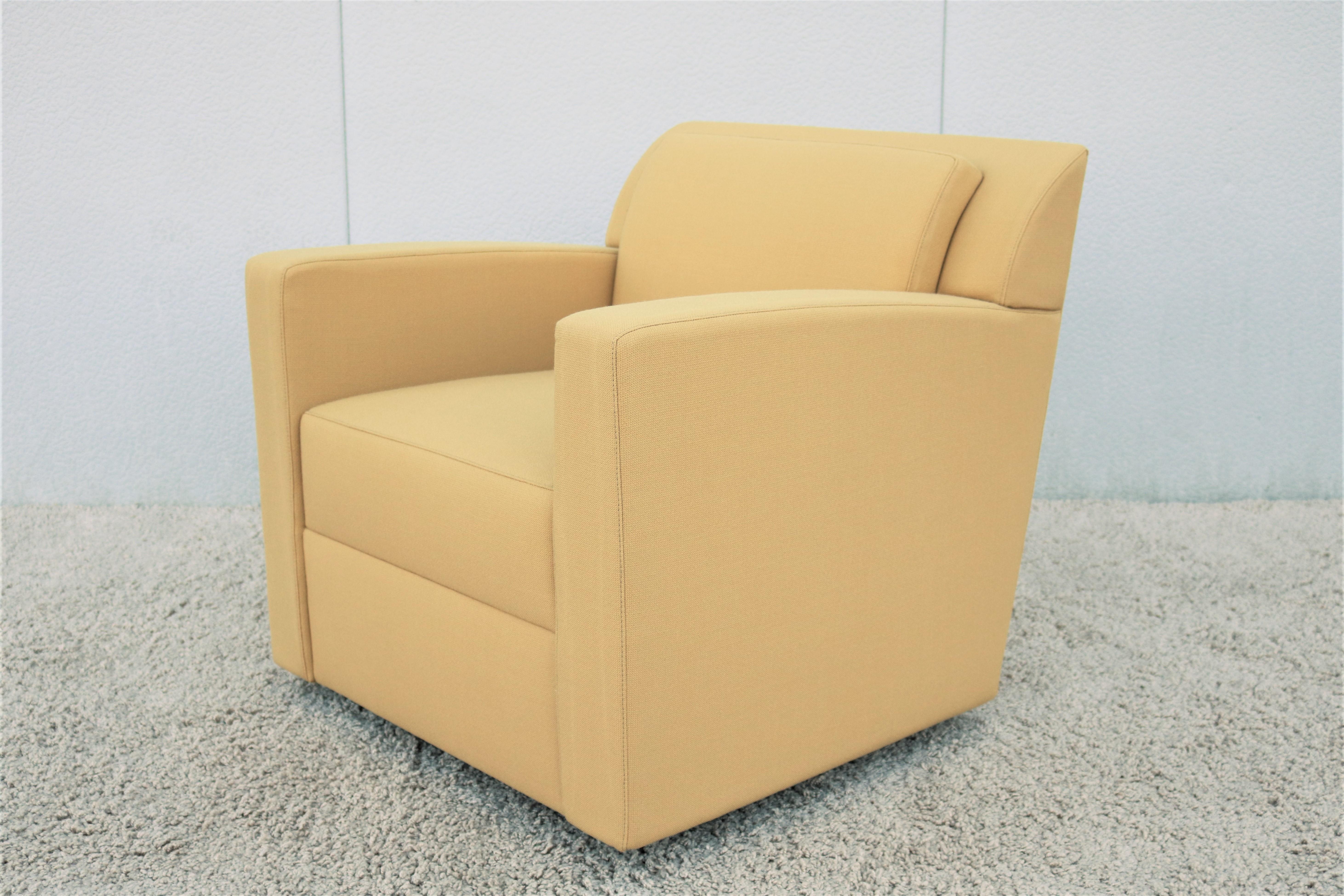 Fabulous contemporary modern brand-new Entrada lounge chair / club chair. Beautifully designed by Brian Cox for Bernhardt design, the chair delivers relaxed comfort and exceptional support. Great for residential and commercial use.

Please note I