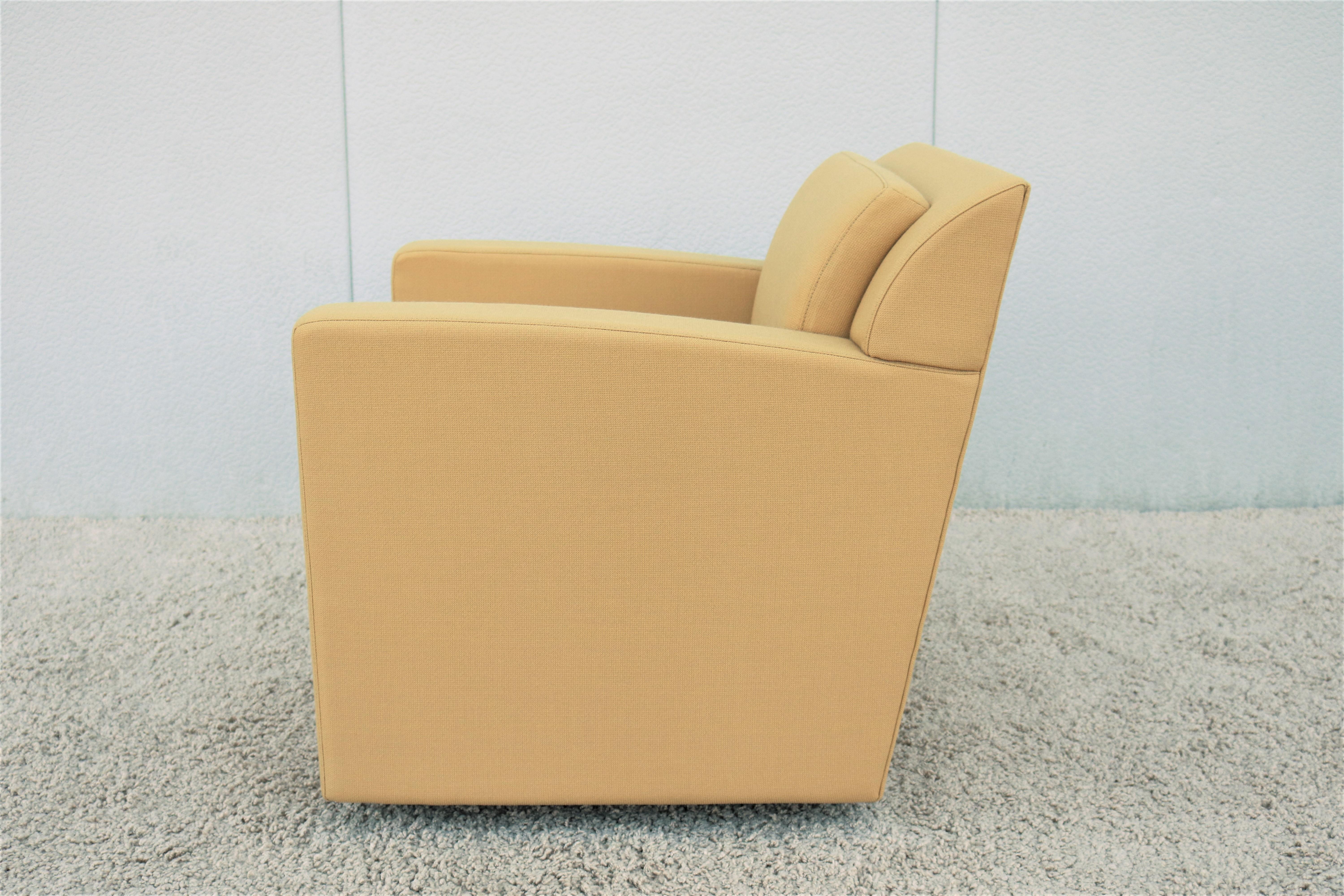 Contemporary Modern Brian COX für Bernhardt Design Entrada Lounge Chair, New (Stoff) im Angebot