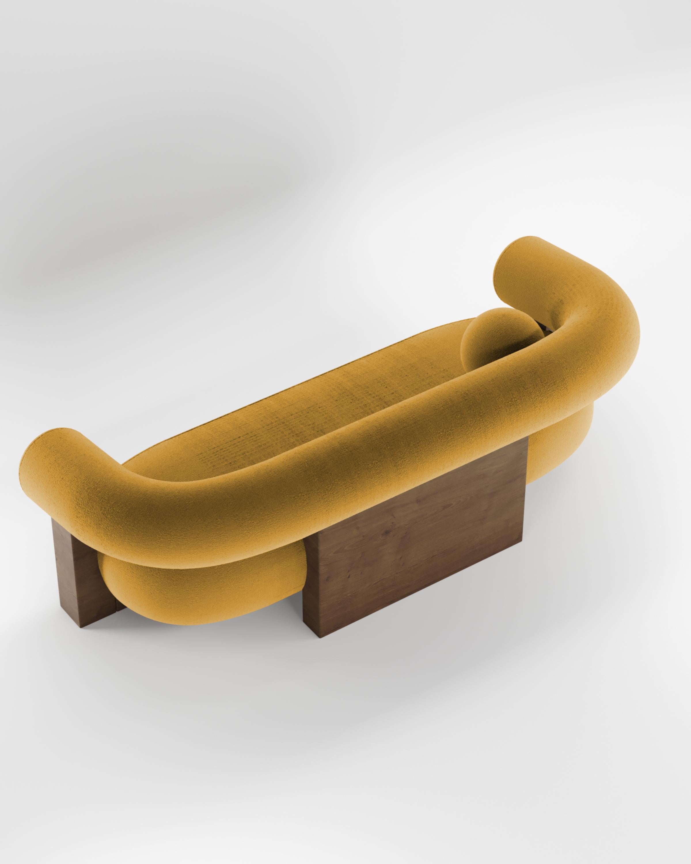 Zeitgenössisches modernes Cassete-Sofa aus Boucle-Senf und Holz von Collector Studio (21. Jahrhundert und zeitgenössisch) im Angebot