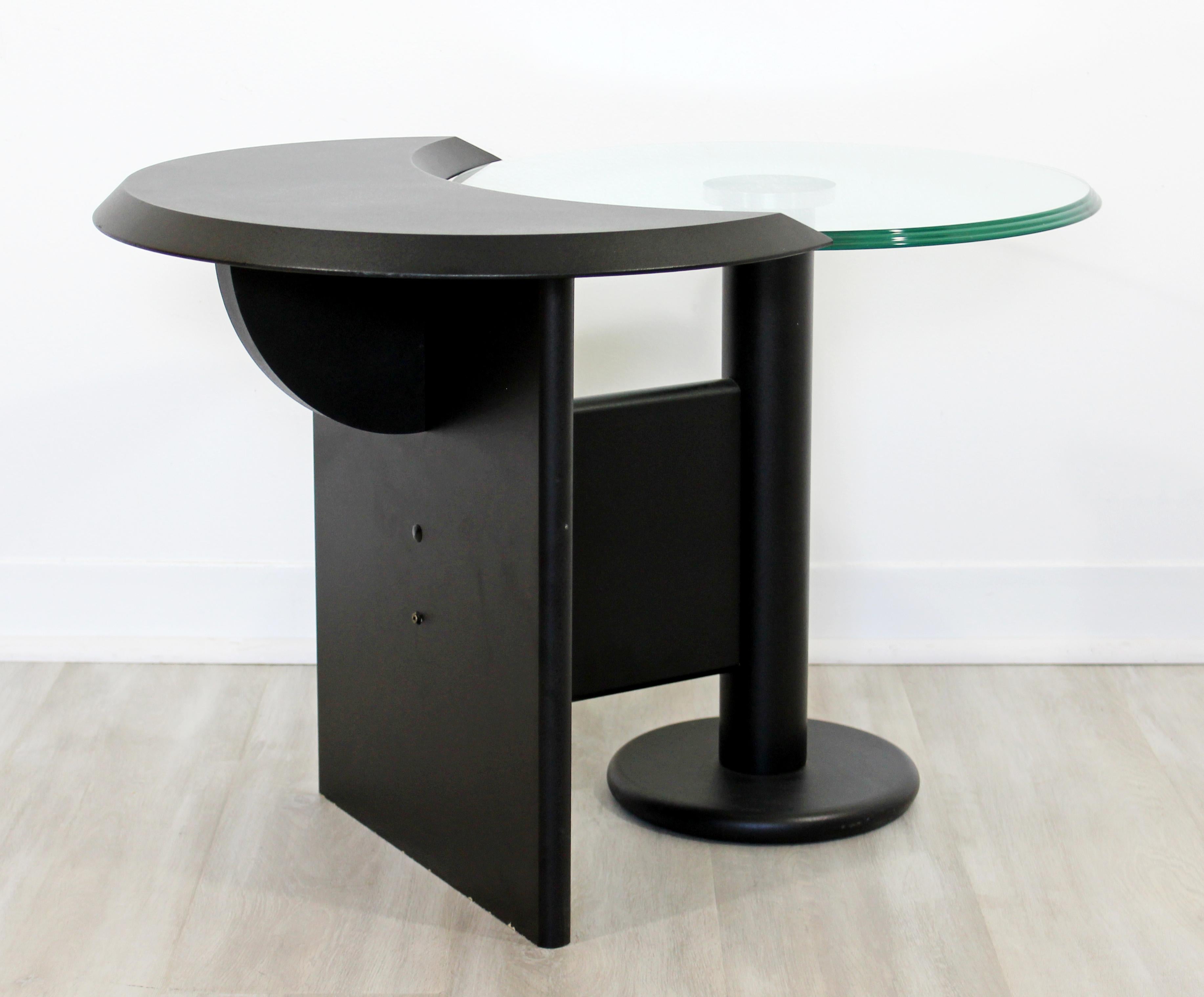 Contemporary Modern Cassina Black Metal Chrome & Glass Side Table, 1970s, Italy 3