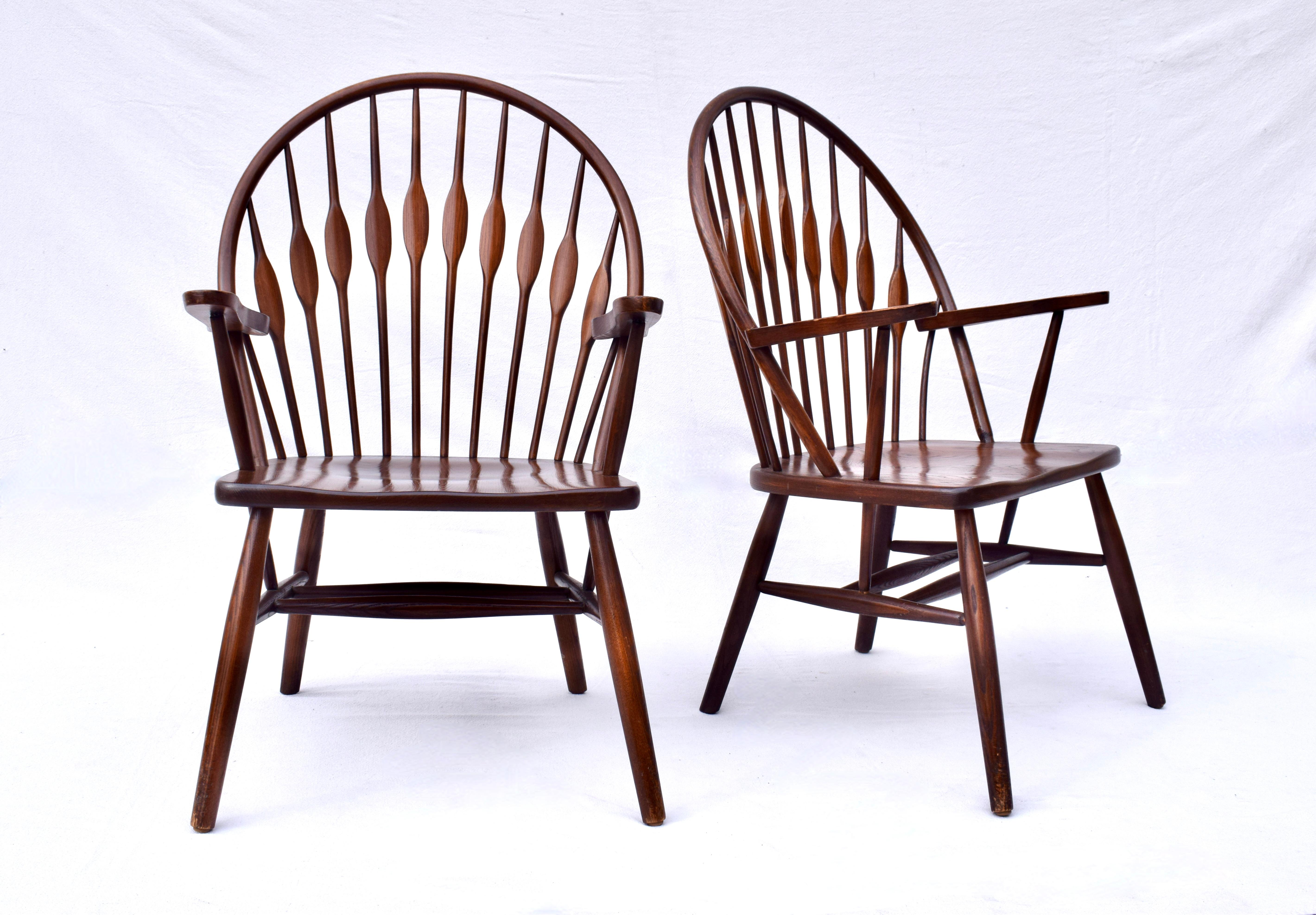 Contemporary Modern Cherrywood Windsor Peacock Side Chairs (Moderne der Mitte des Jahrhunderts) im Angebot