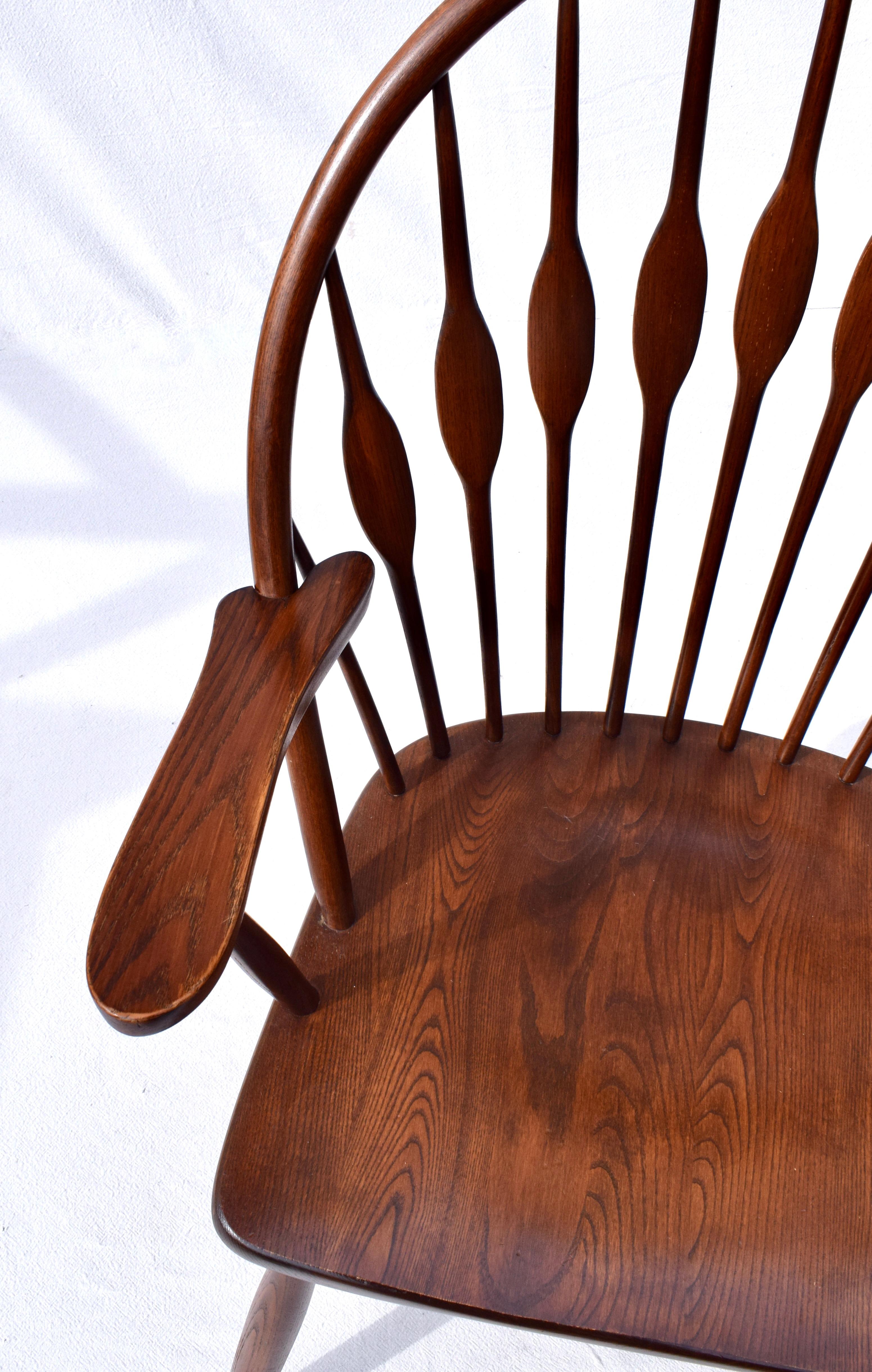 Contemporary Modern Cherrywood Windsor Peacock Side Chairs (Kirsche) im Angebot