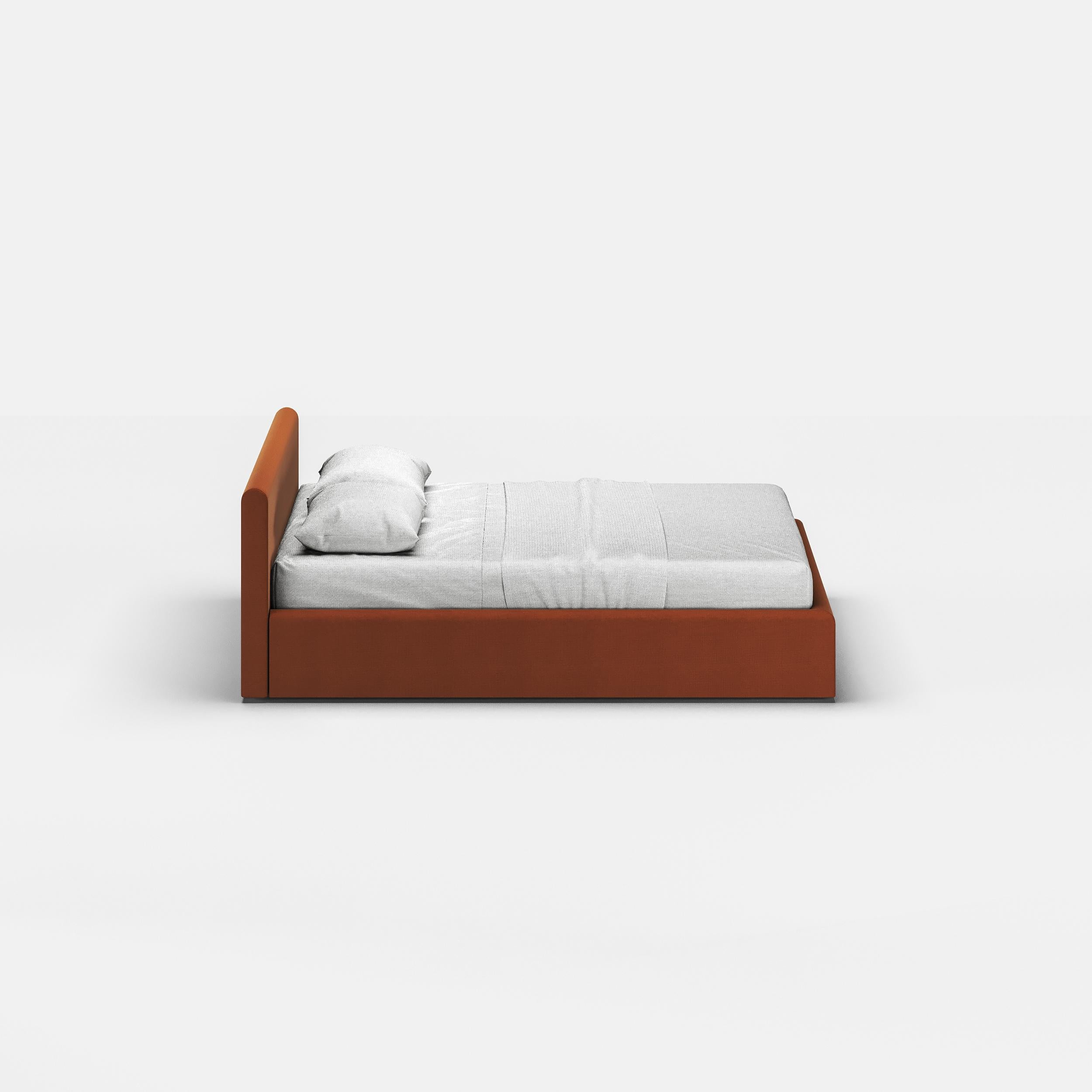 The Chiaro bed is designed for minimalist interiors. 

The round, soft shapes seem to emphasize materials and texture. 
As with all products, we use high-quality materials.

Chiaro is a versatile bed due to the fact that we can change the thickness