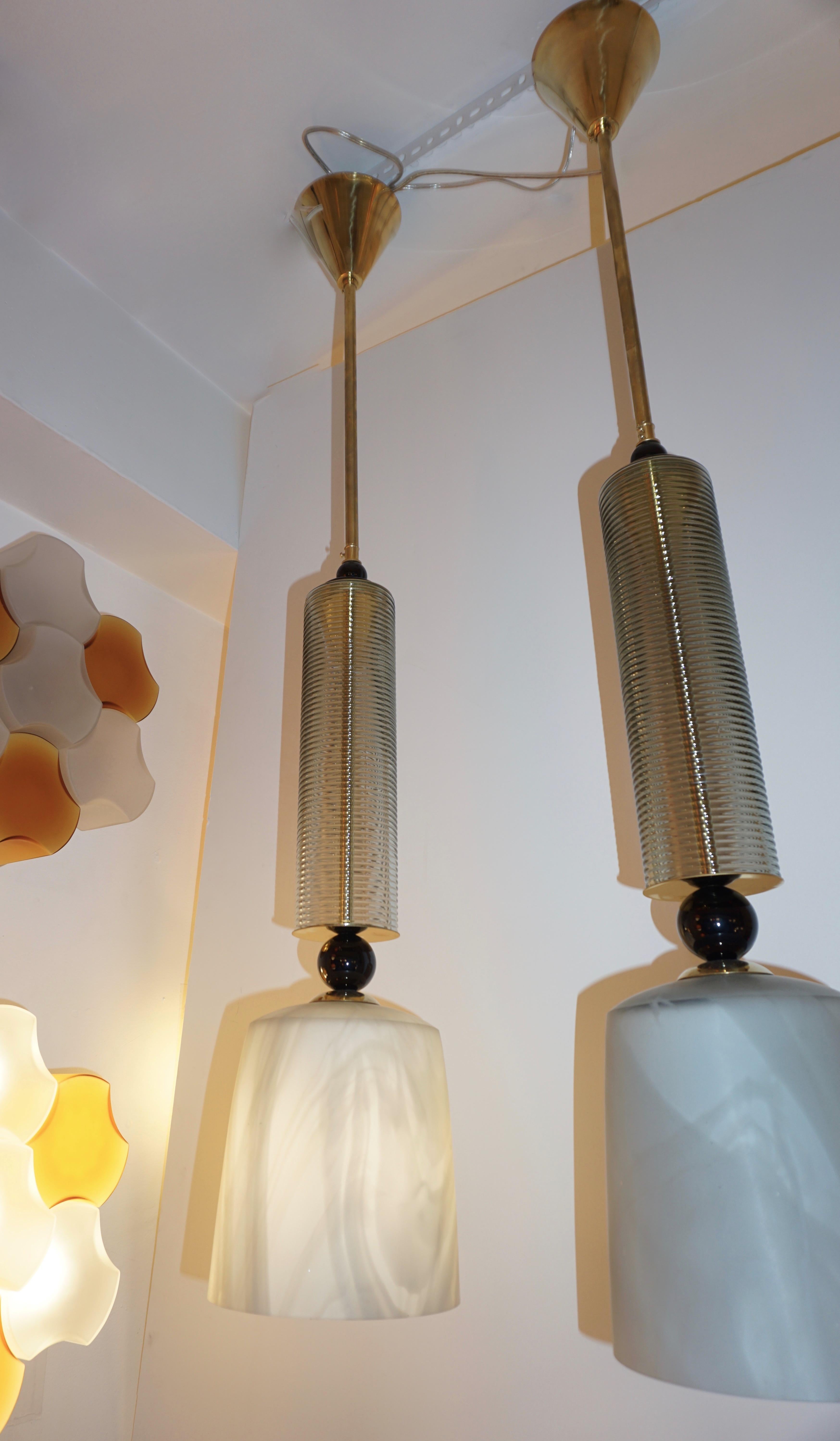 Lámpara Colgante Contemporánea Moderna de Cristal Negro y Alabastro de Murano y Latón 4