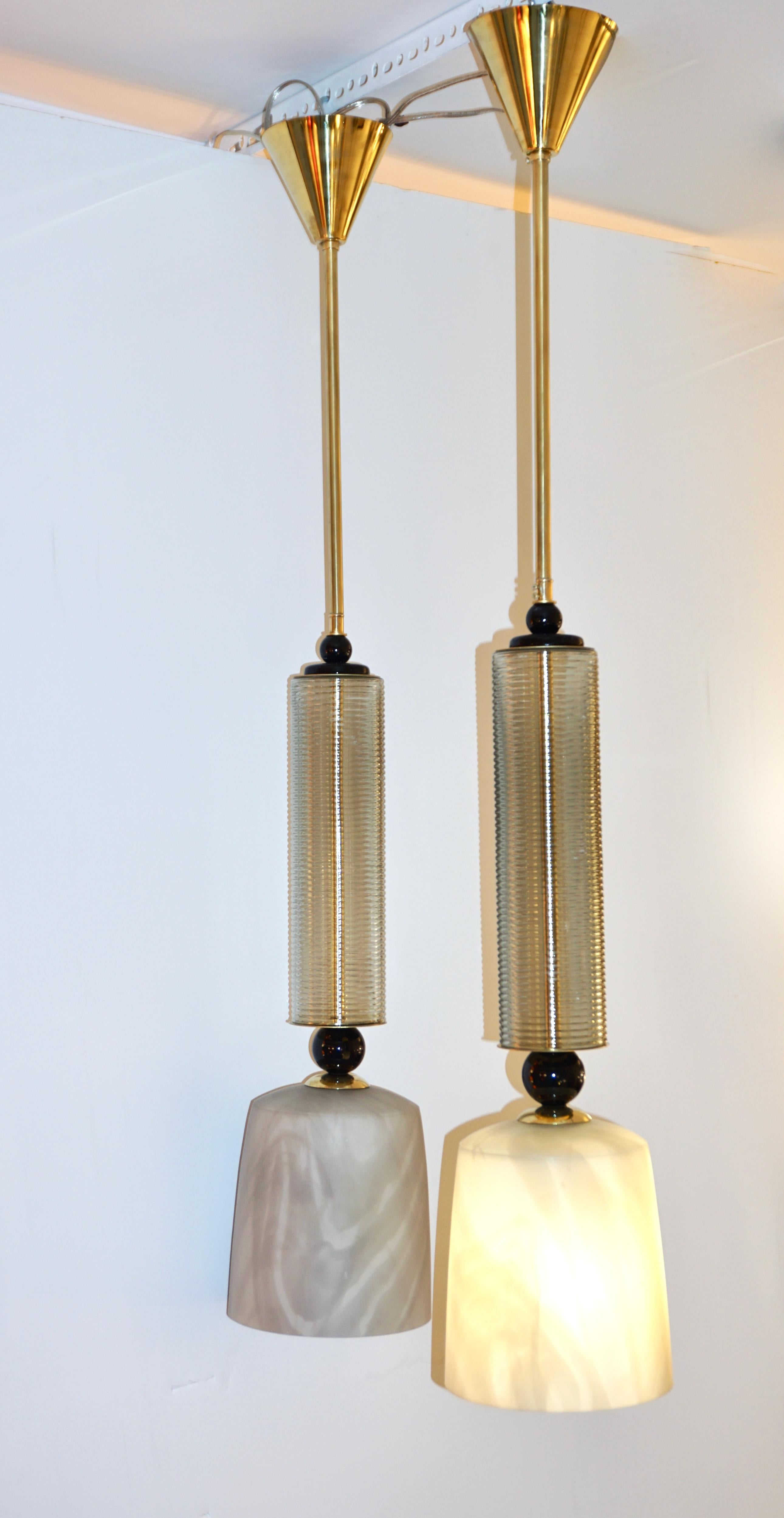 Lámpara Colgante Contemporánea Moderna de Cristal Negro y Alabastro de Murano y Latón Oro