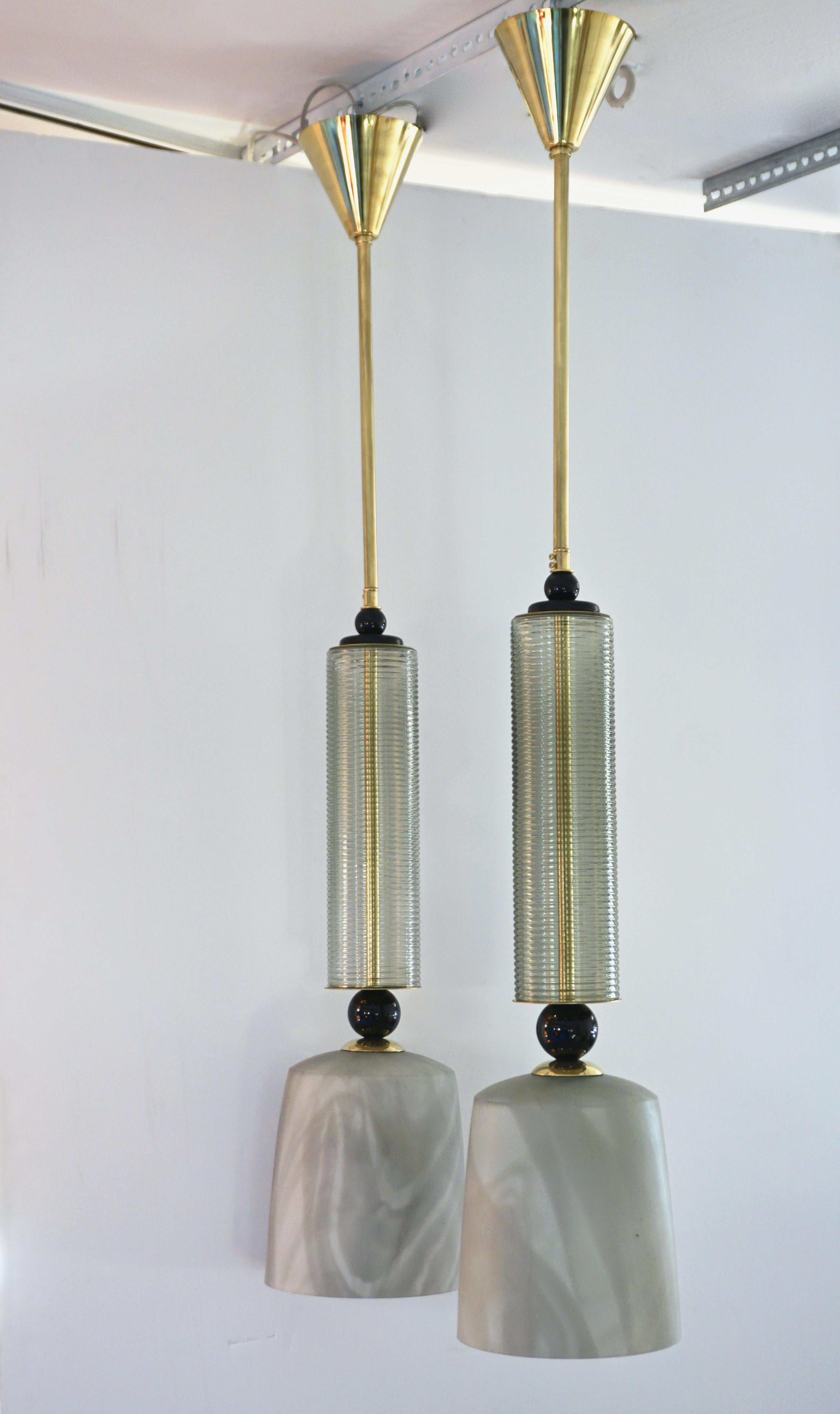 Lampe à suspension moderne contemporaine en verre de Murano en cristal noir et albâtre en vente 1