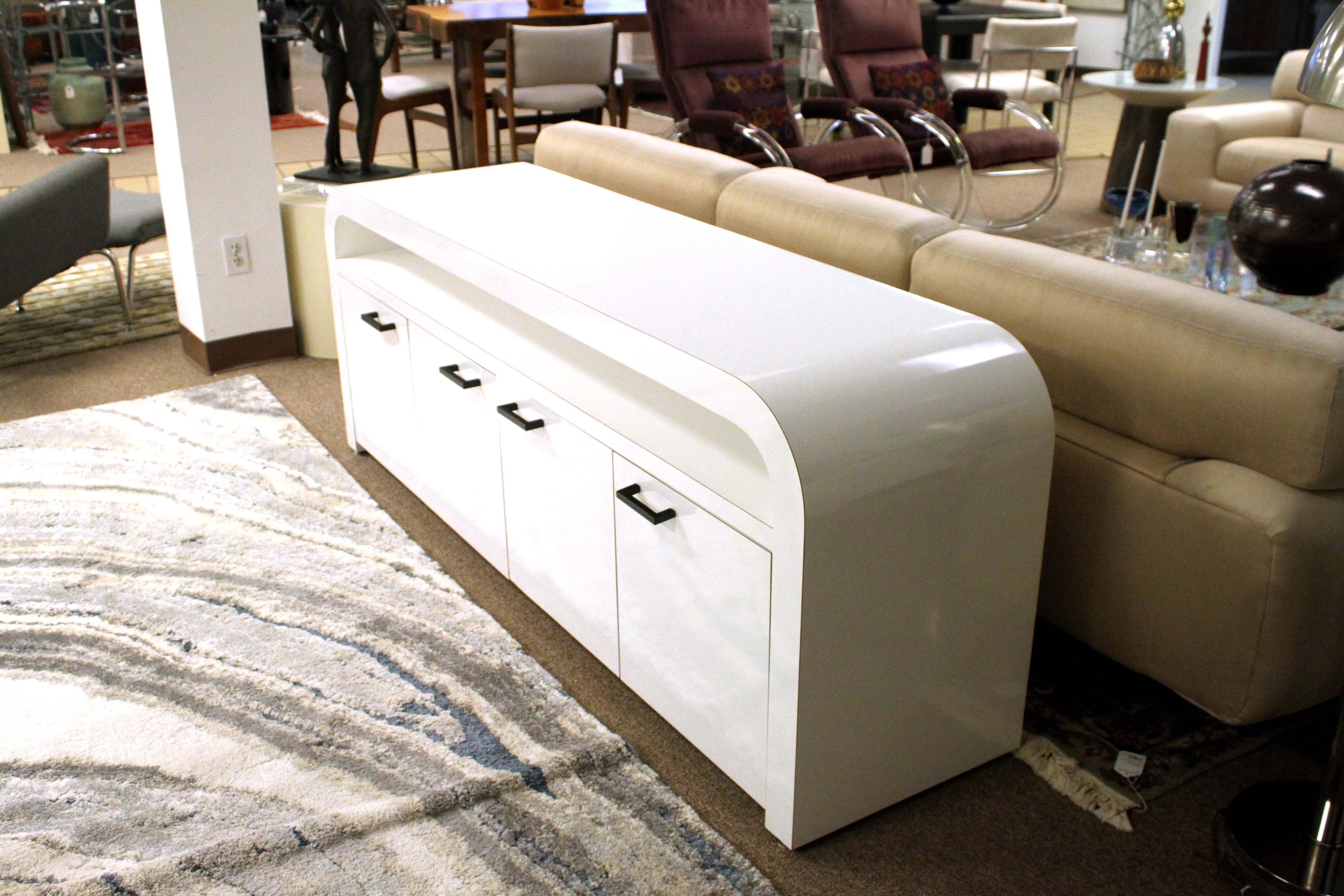 20th Century Contemporary Modern Custom Made Curved White Lacquer Credenza For Sale