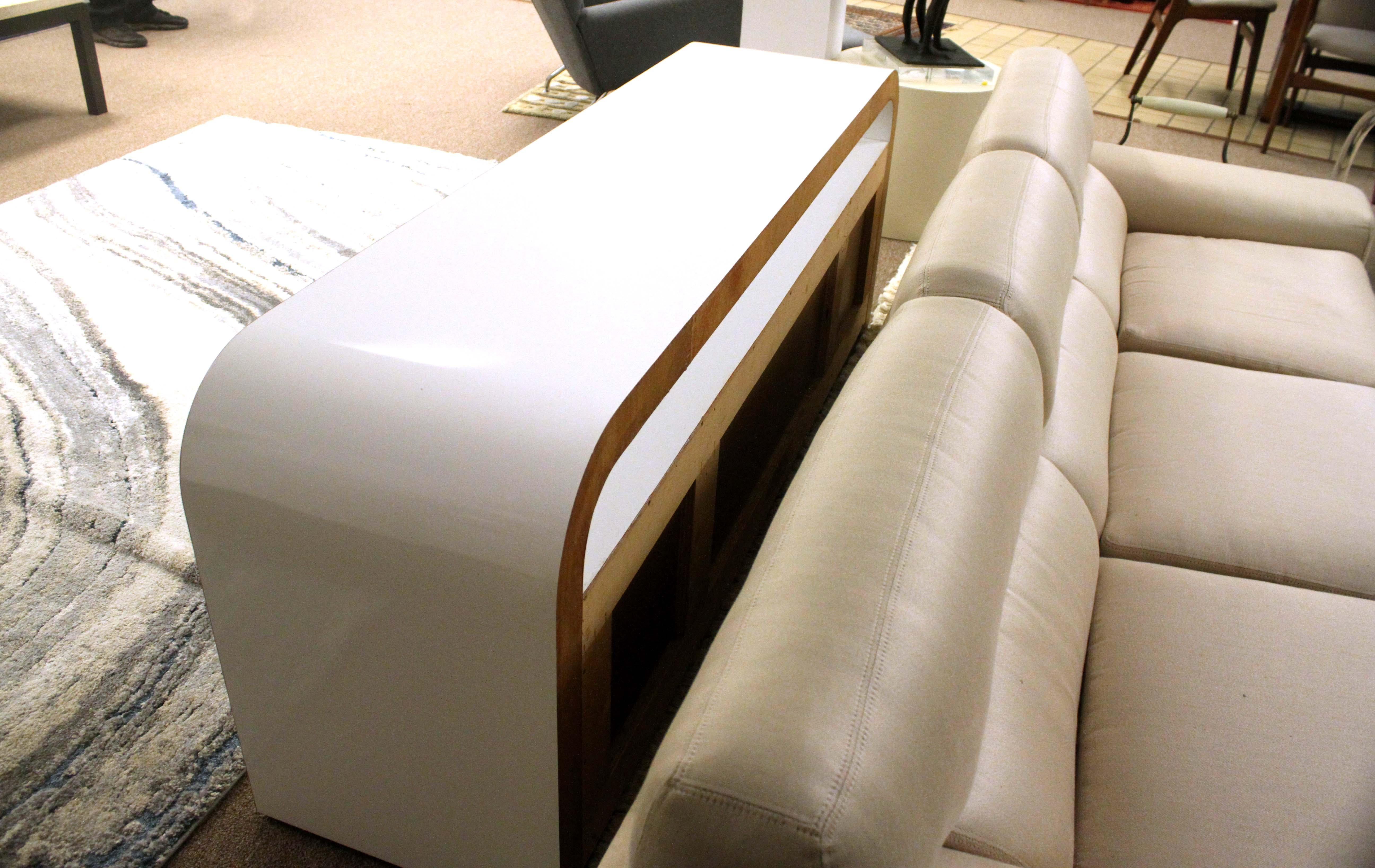 Contemporary Modern Custom Made Curved White Lacquer Credenza For Sale 4