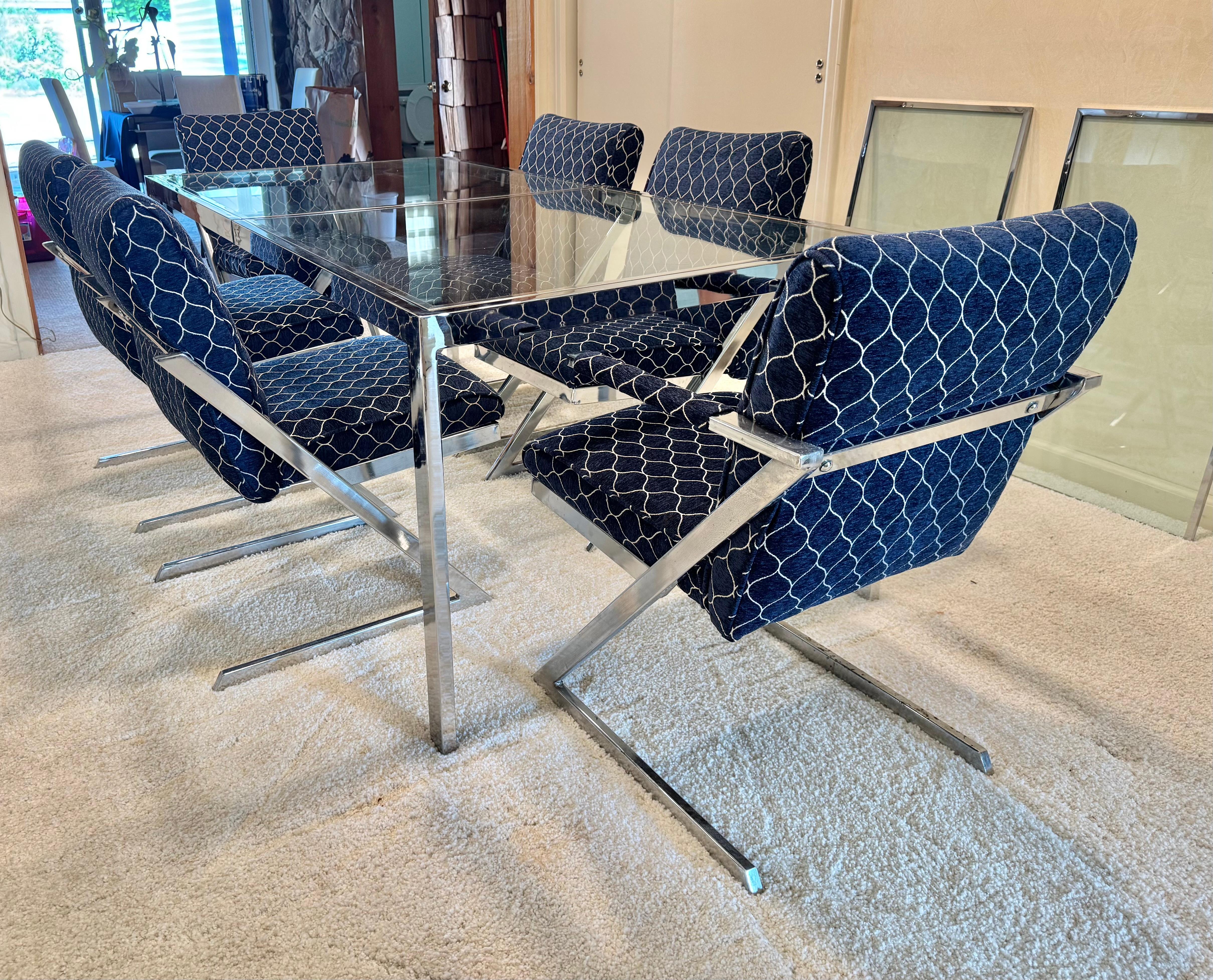 Contemporáneo Moderno D I A Cromo y  Juego de Comedor de Cristal / 2 hojas de 20 en Bueno estado para la venta en Buffalo, NY