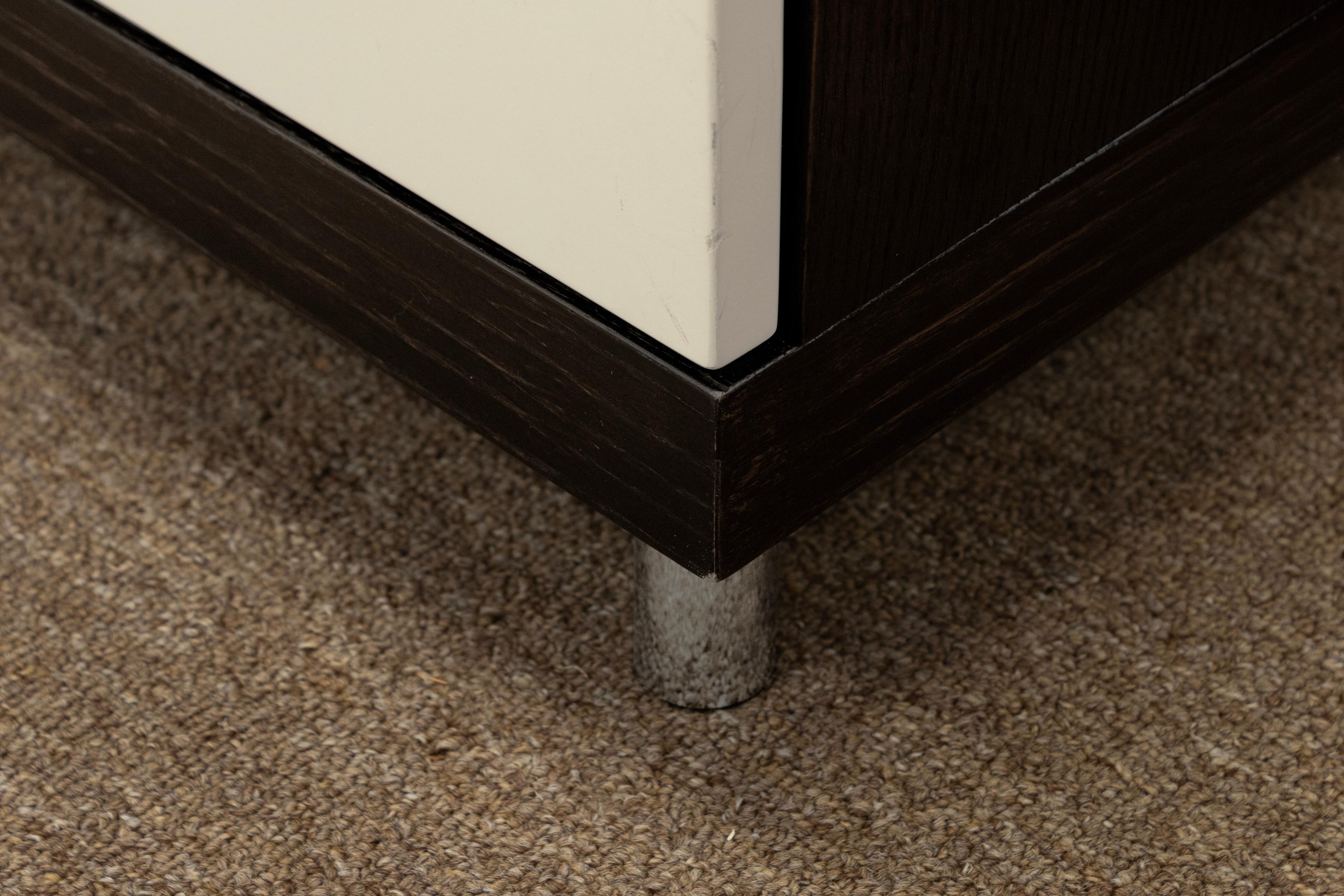 Console moderne contemporaine en bois foncé et beige avec banc en vente 2