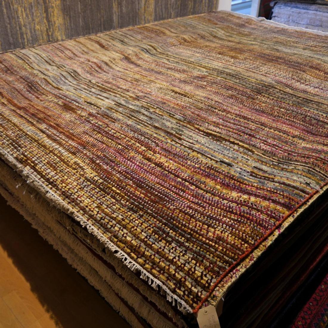 Contemporary Modern Design Rug 8x10 ft for living dining room bedroom 300x250 cm

Tribal style rug by Djoharian Design, hand knotted wool and sari silk circa 8 x 10 ft. A stunning modern rug in transitional design.

Description:
Modern rug with