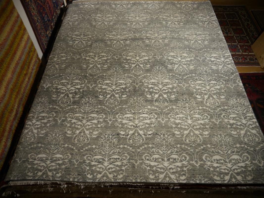Indian Contemporary Modern Design Rug hand-knotted Gray Wool Djoharian Collection 8x10 For Sale