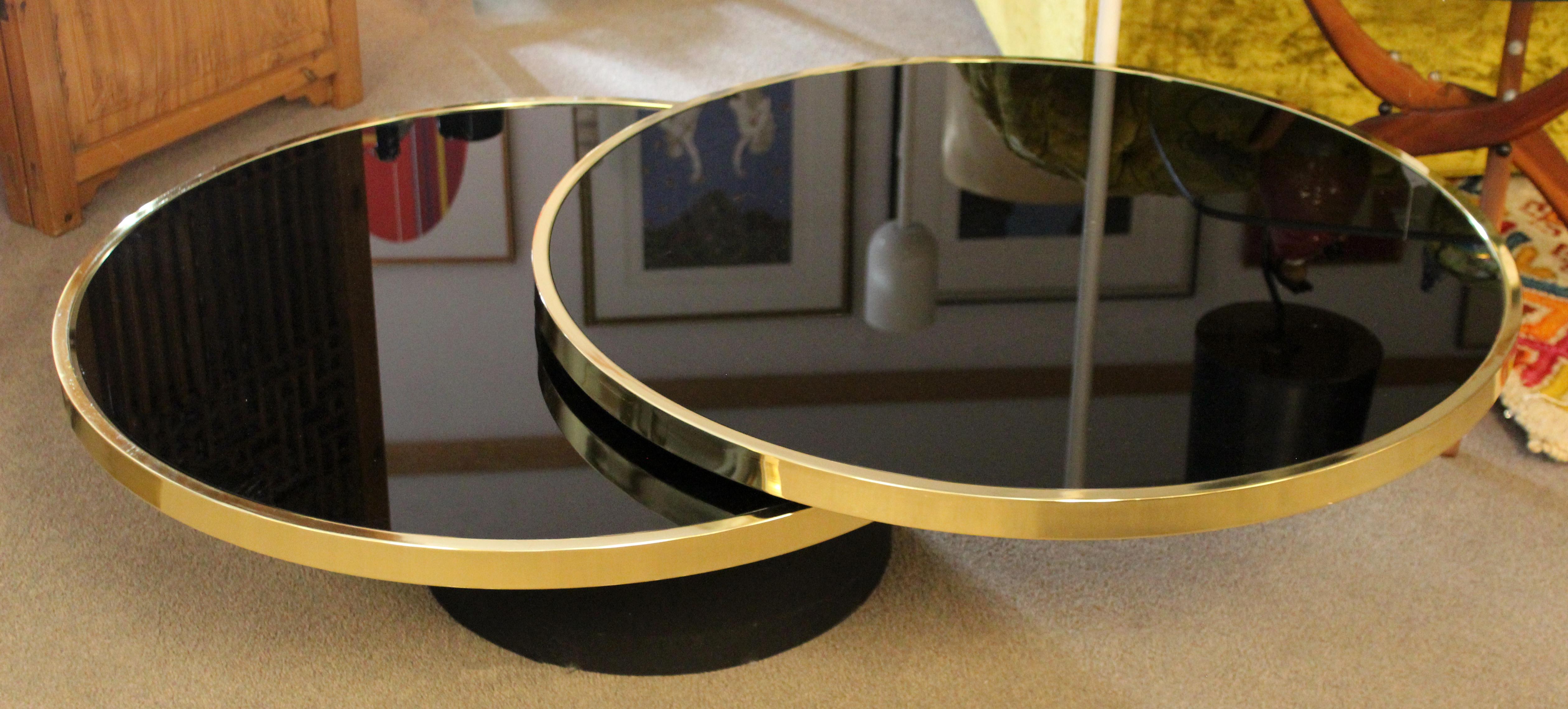 Contemporary Modern DIA Swivel Smoked Glass Brass Coffee Cocktail Table, 1980s In Good Condition In Keego Harbor, MI