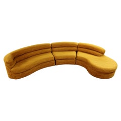 Zeitgenössisches modernes geradliniges skulpturales Serpentinen-Sofa:: 1980er Jahre