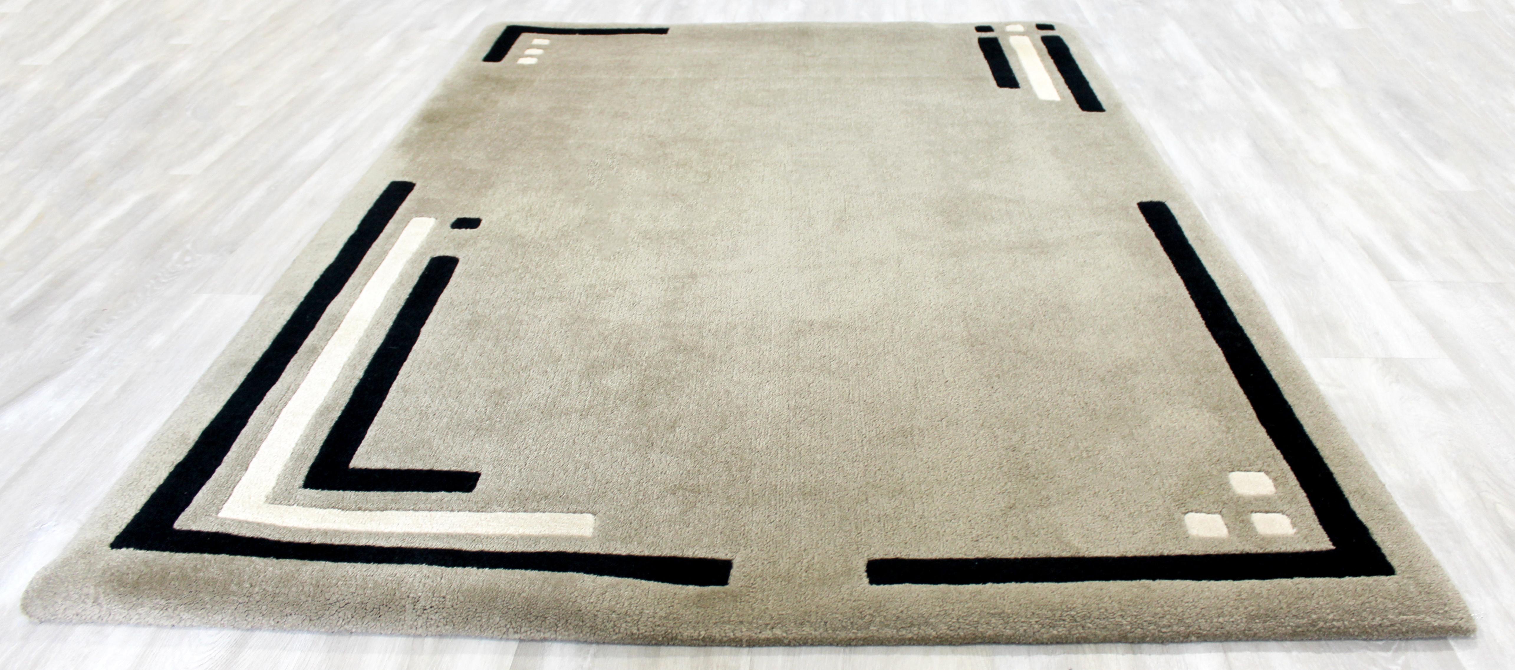 Contemporary Modern Edward Fields Abstract Rectangular Area Rug Carpest Gray In Good Condition In Keego Harbor, MI