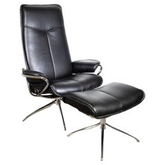 Contemporain Moderne Ekornes Stressless City fauteuil relax en cuir à haut dossier et pouf