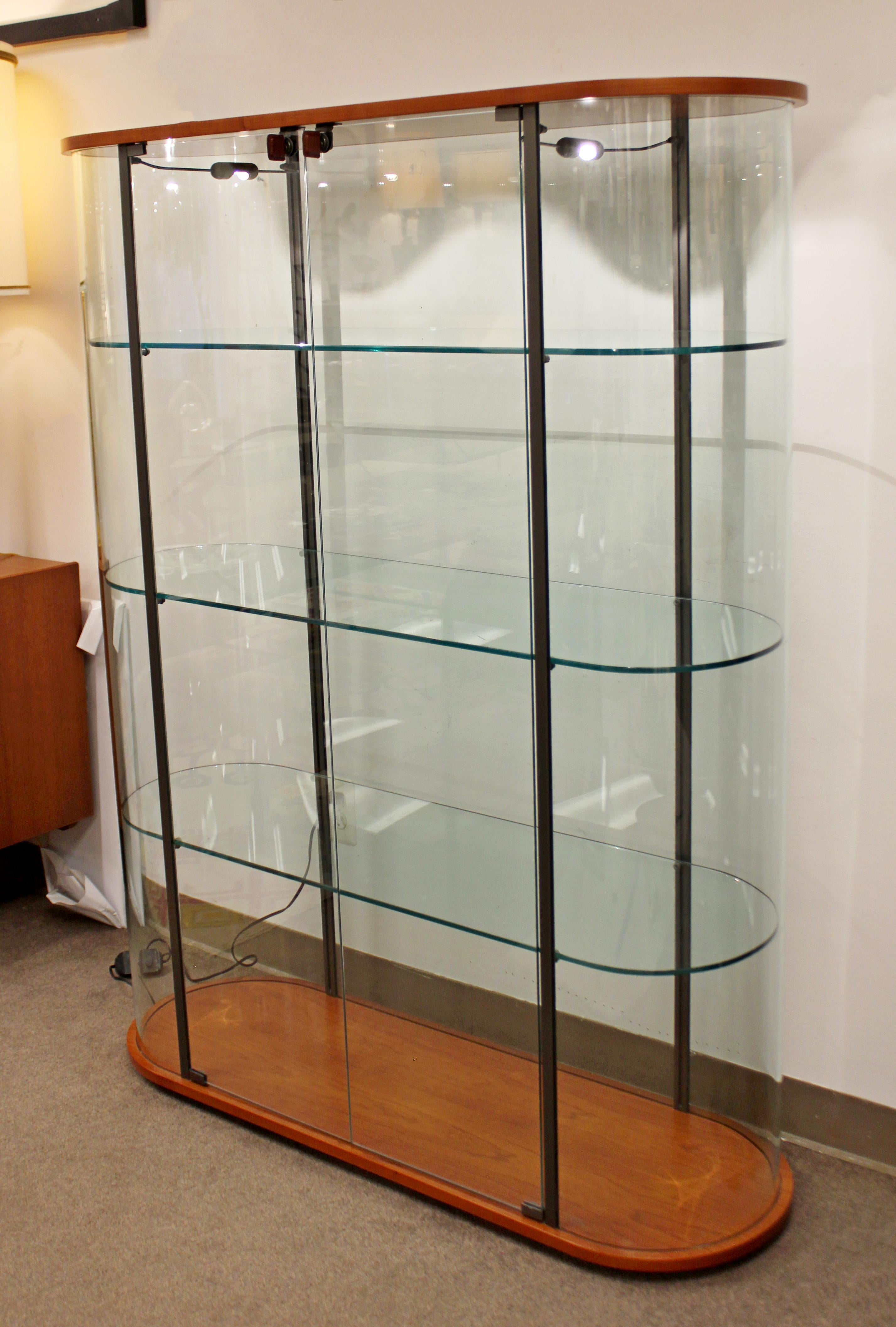 For your consideration is a beautiful light up shelving unit vitrine, with three glass shelves, and cherrywood, by Erre. In excellent condition. The dimensions are 46.5