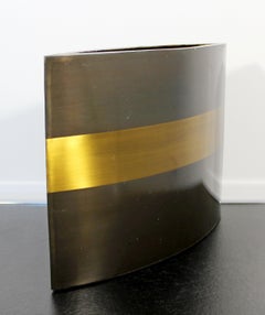 Vase décoratif moderne contemporain en métal doré signé Michael Aram:: années 1980