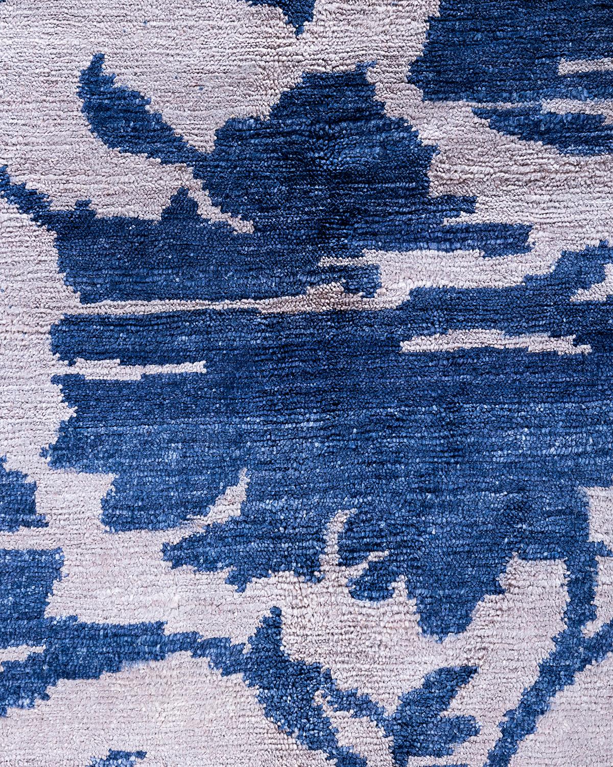 Indiano Tappeto moderno e contemporaneo in seta astratta annodata a mano di colore blu, 8' 1