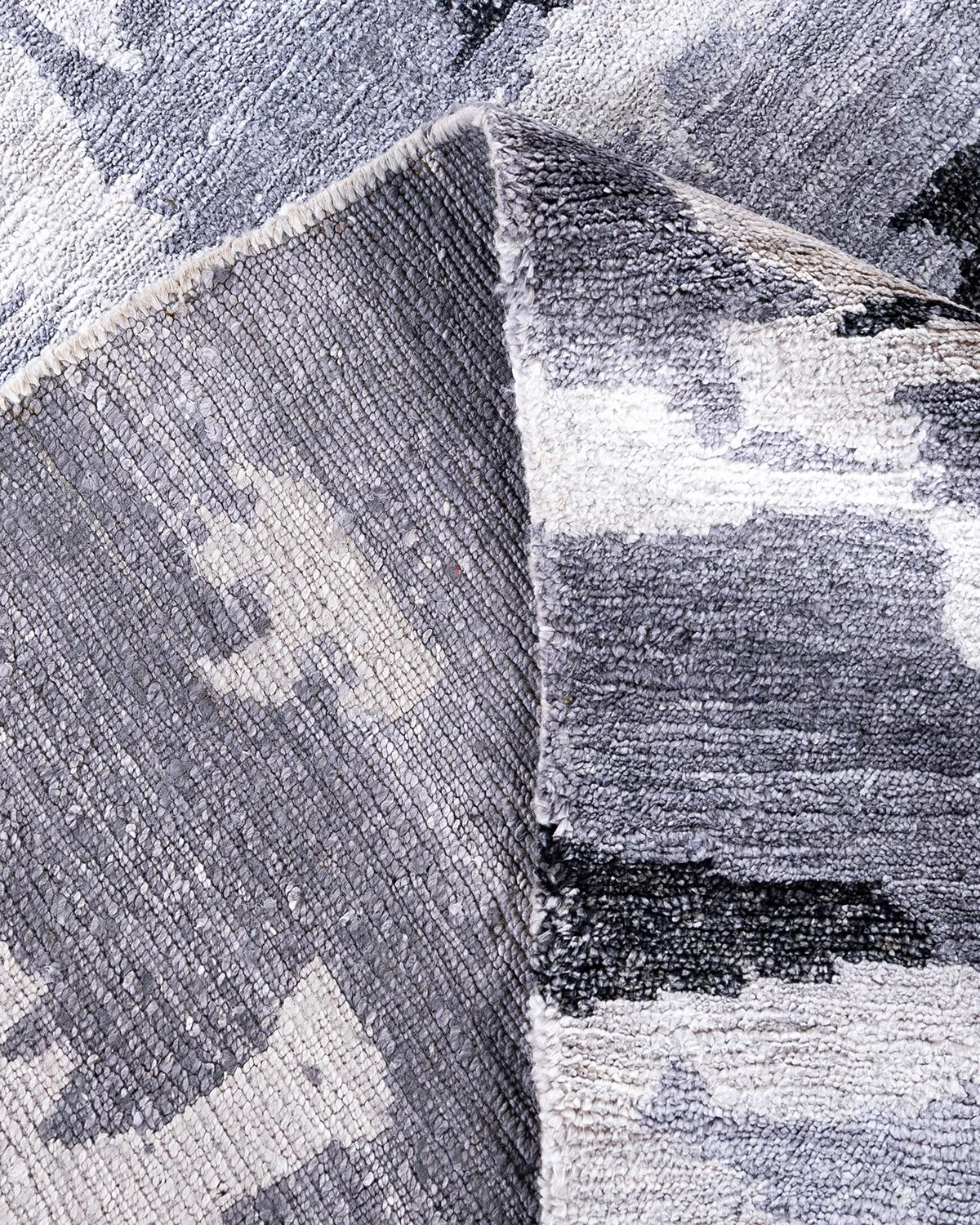XXI secolo e contemporaneo Tappeto moderno e contemporaneo in seta astratta annodata a mano di colore grigio 8' 1