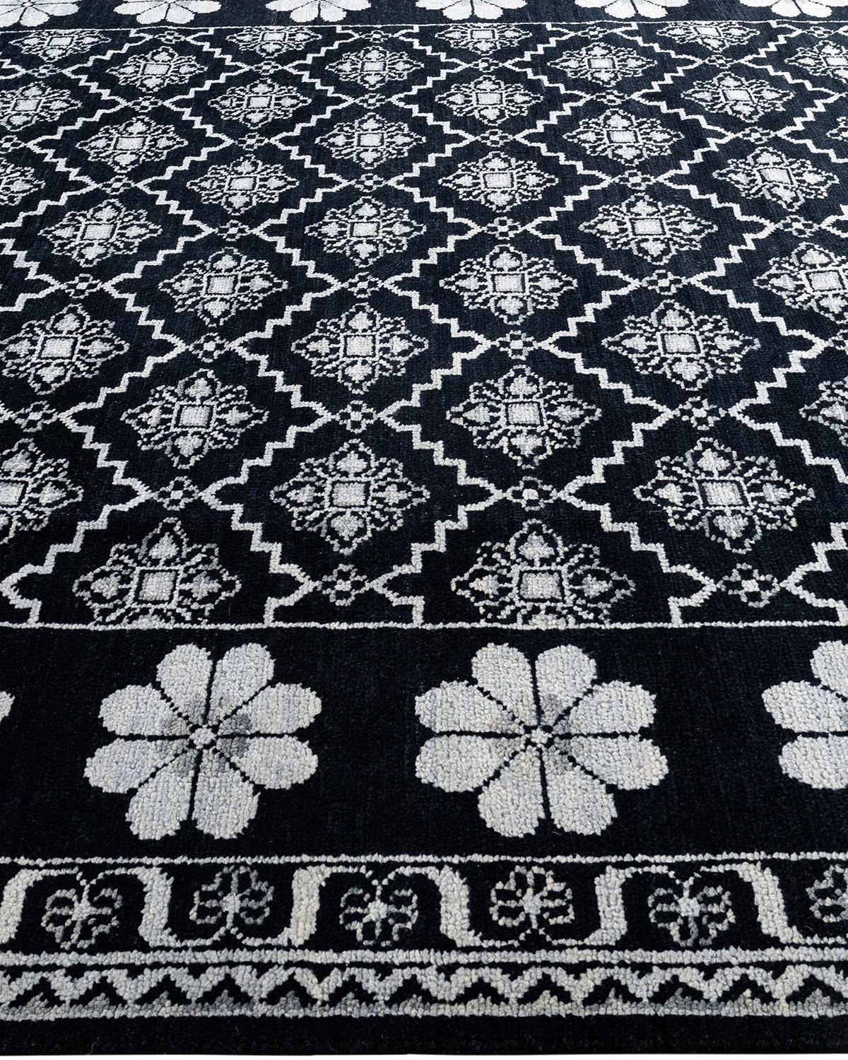 Alfombra moderna contemporánea de lana anudada a mano con motivos florales, negra 8' 3