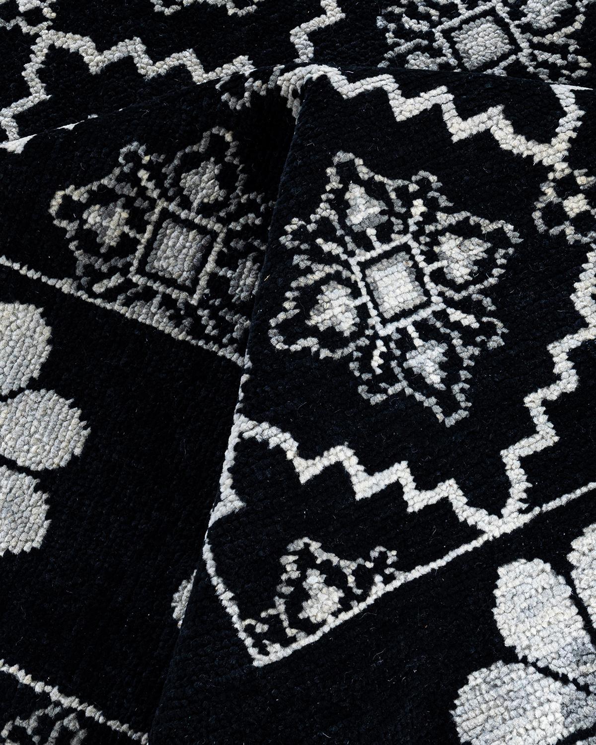 Alfombra moderna contemporánea de lana anudada a mano con motivos florales, negra 8' 3