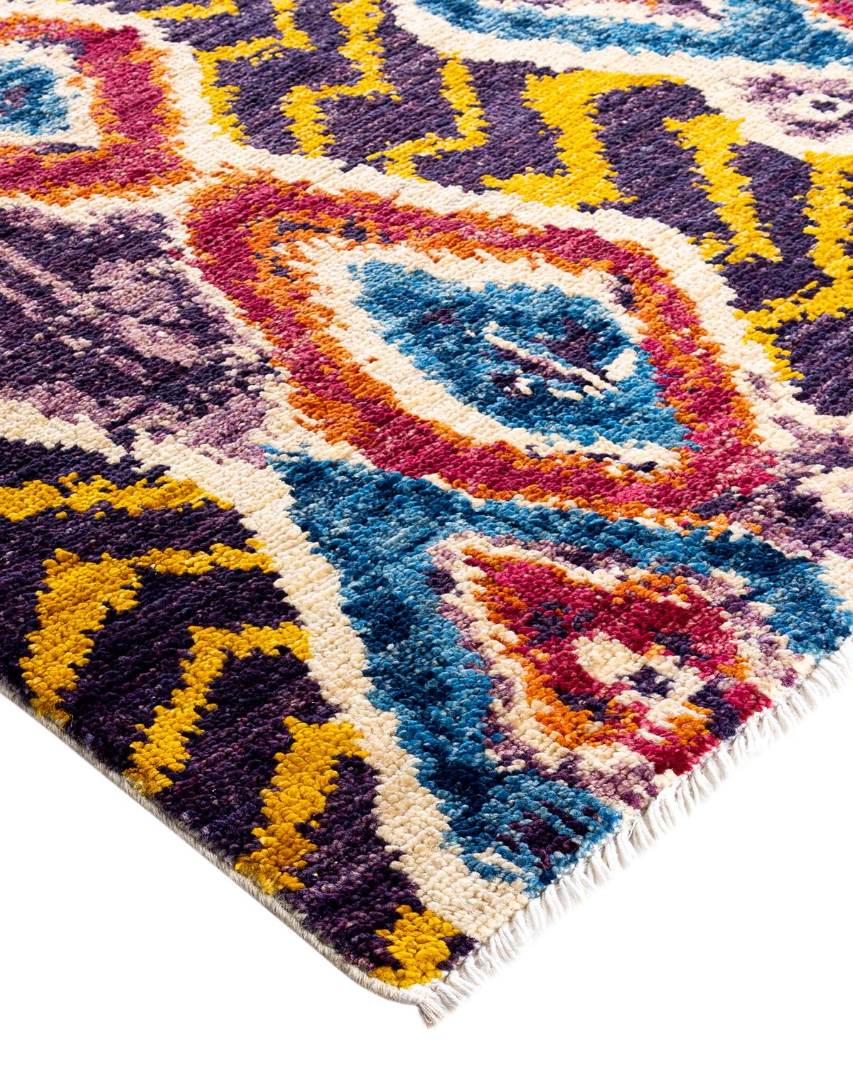 Frisch, temperamentvoll und vor allem luxuriös können die Teppiche der Modern Collection einen traditionellen Raum ebenso beleben wie einen zeitgenössischen Raum. Das opulente Muster dieses Teppichs ist von der reichen Tradition türkischer