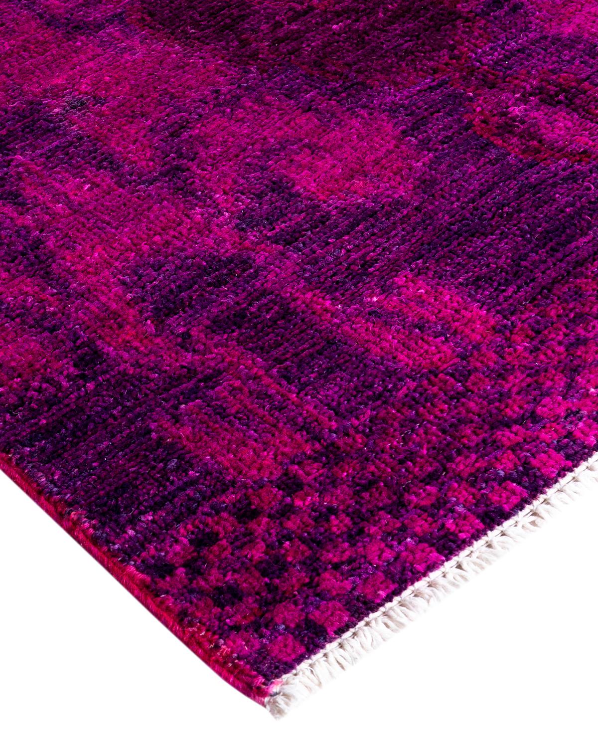 Frais, pleins d'entrain et surtout luxueux, les tapis de la collection Modern peuvent revigorer une pièce traditionnelle avec autant de grâce qu'ils peuvent donner du relief à un espace plus contemporain. Le motif opulent de ce tapis est dérivé de