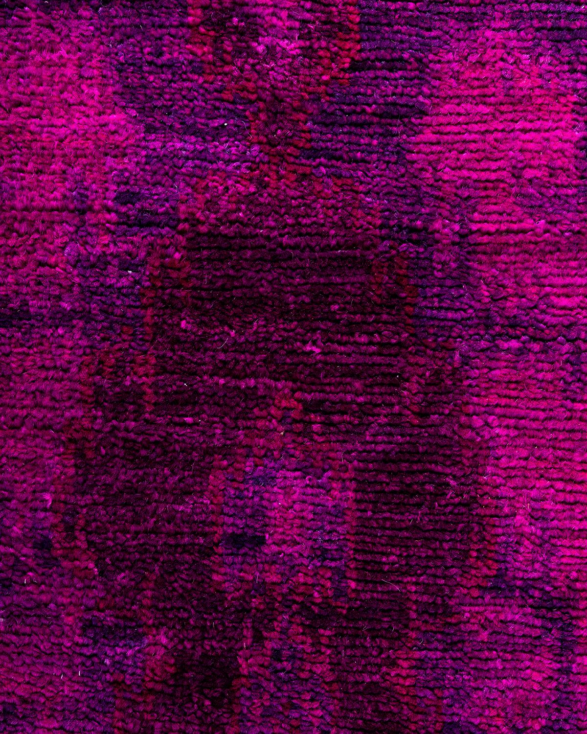 Pakistanais Tapis de course Contemporary Modernity en laine nouée à la main rose 2' 6