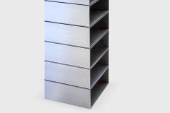 Estantería industrial moderna contemporánea, modelo Stack de metal gris, de Johan Viladrich