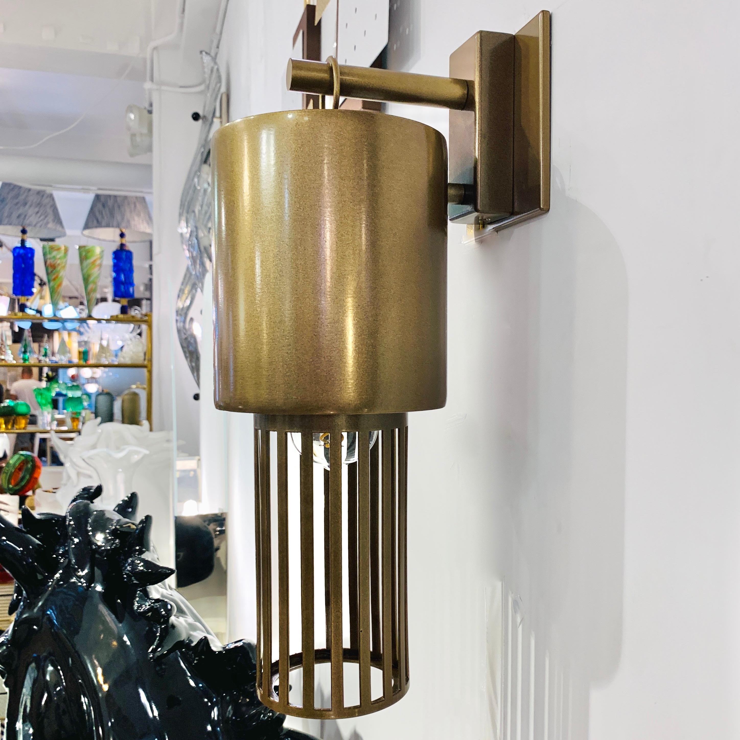Sconcezza in acciaio tubolare moderna e futurista di design italiano con finitura in bronzo in vendita 7