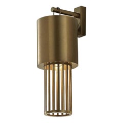 Sconcezza in acciaio tubolare moderna e futurista di design italiano con finitura in bronzo