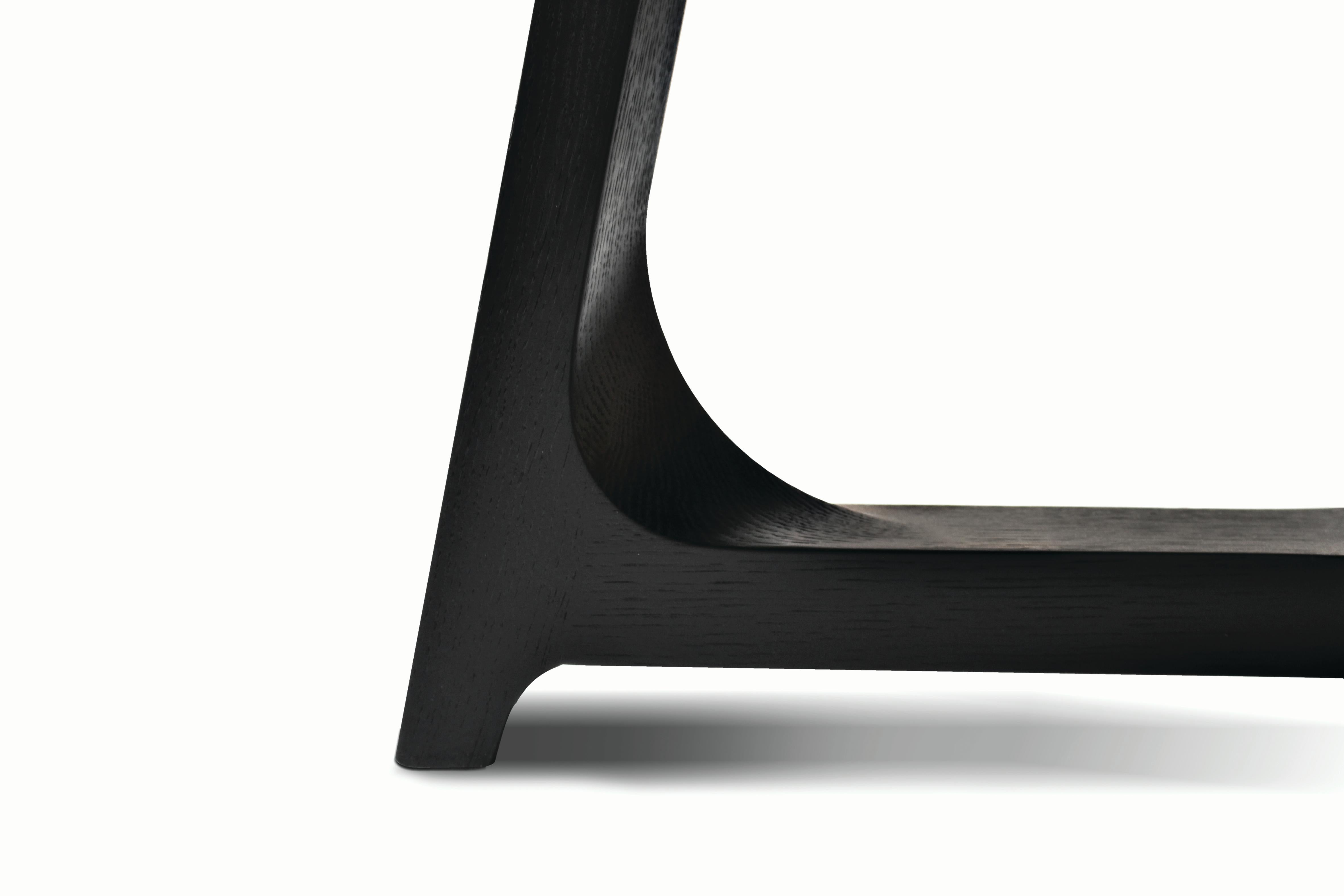 Portugais Table de salle à manger contemporaine moderne Jasper en chêne noir par Collector Studio en vente