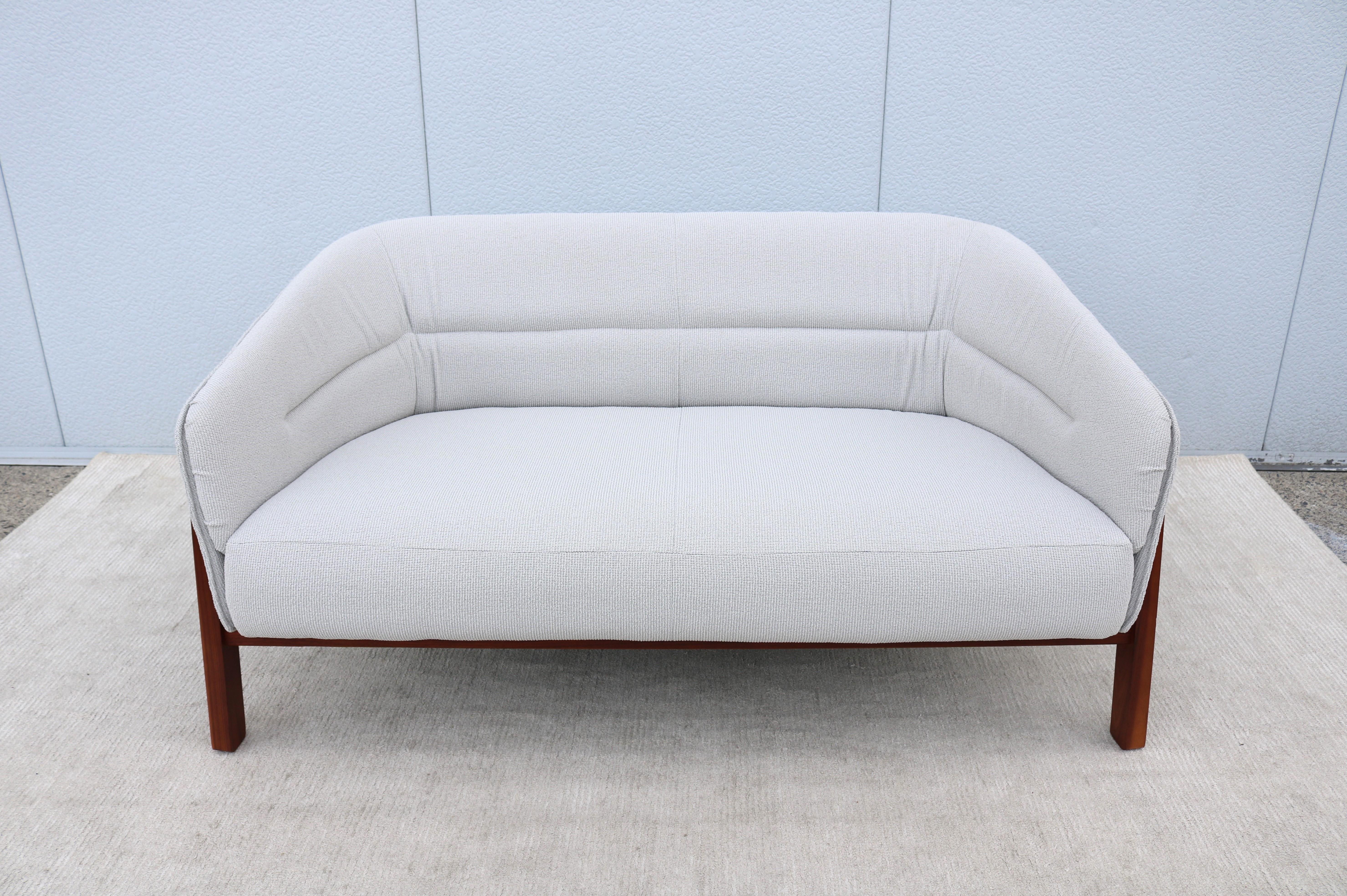 Moulé Contemporary Modern Justin Champaign for Jasper Group Indie Two Seat Loveseat en vente