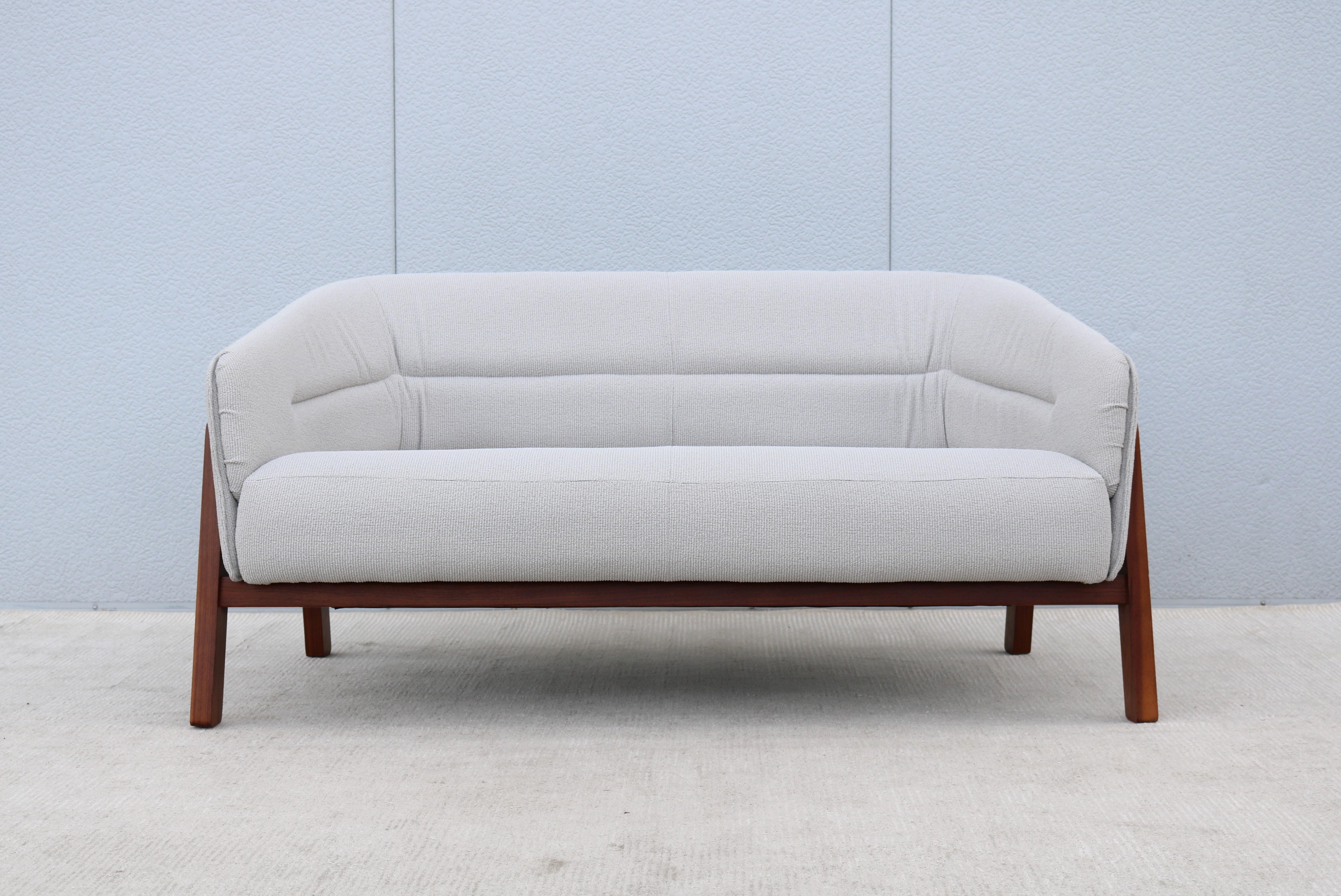 XXIe siècle et contemporain Contemporary Modern Justin Champaign for Jasper Group Indie Two Seat Loveseat en vente