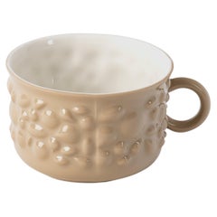 Tasse à café contemporaine moderne Justine en porcelaine avec poignée, beige et blanc